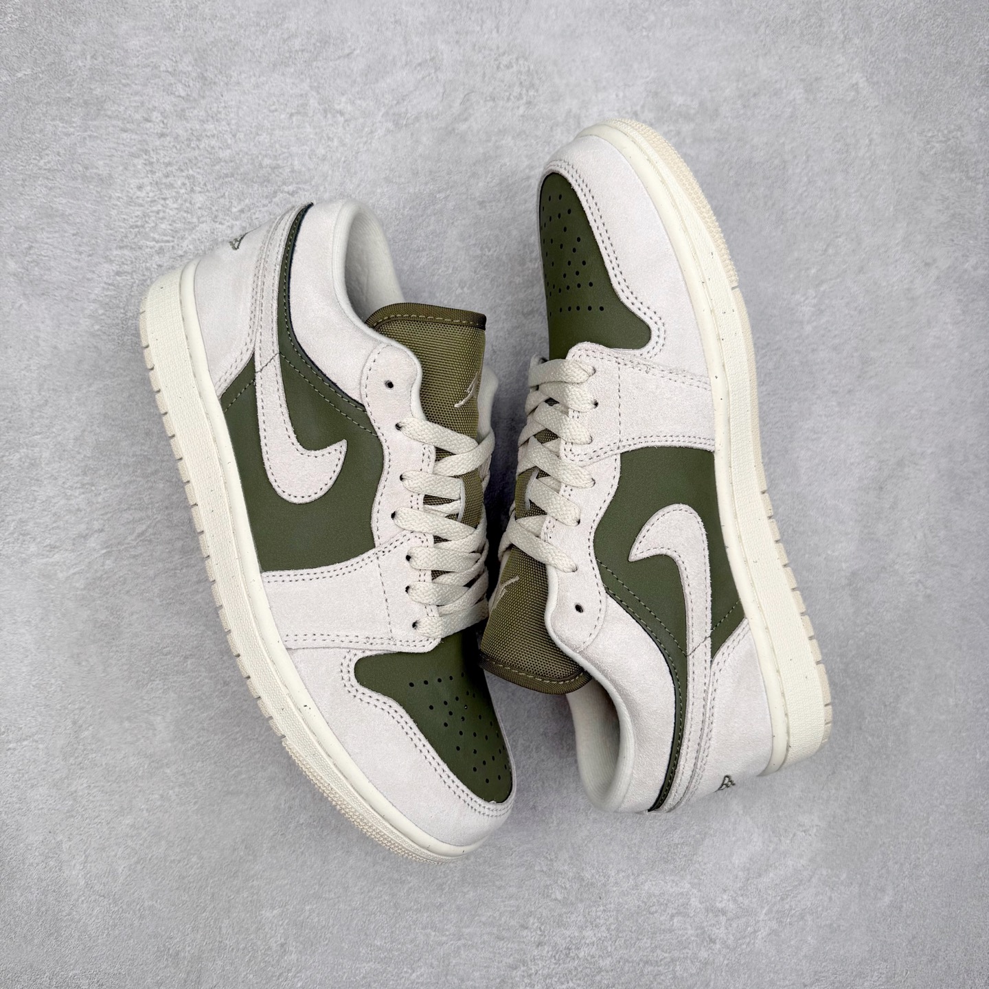 图片[3]-＃DT纯原 Air Jordan AJ1 Low 低帮 HV4089-201 终端优势供应 市面中低帮最具代表性版本没有之一 口碑大厂出品 品控大底版型不断改良更新 全套原纸板楦头开发 确保原汁原味 完美呈现版型 完美零毛边处理 原厂内置全掌气垫 价格定位良心 平台专用代工流水线出品 一眼公司既视感 拿到手的一瞬间就与众不同 碾压市面所有版本 全部原鞋开发 每一个配色都会采购原鞋确认细节 打破市面看图做货无好货之说 尺码：35.5 36 36.5 37.5 38 38.5 39 40 40.5 41 42 42.5 43 44 44.5 45 46-选品中心