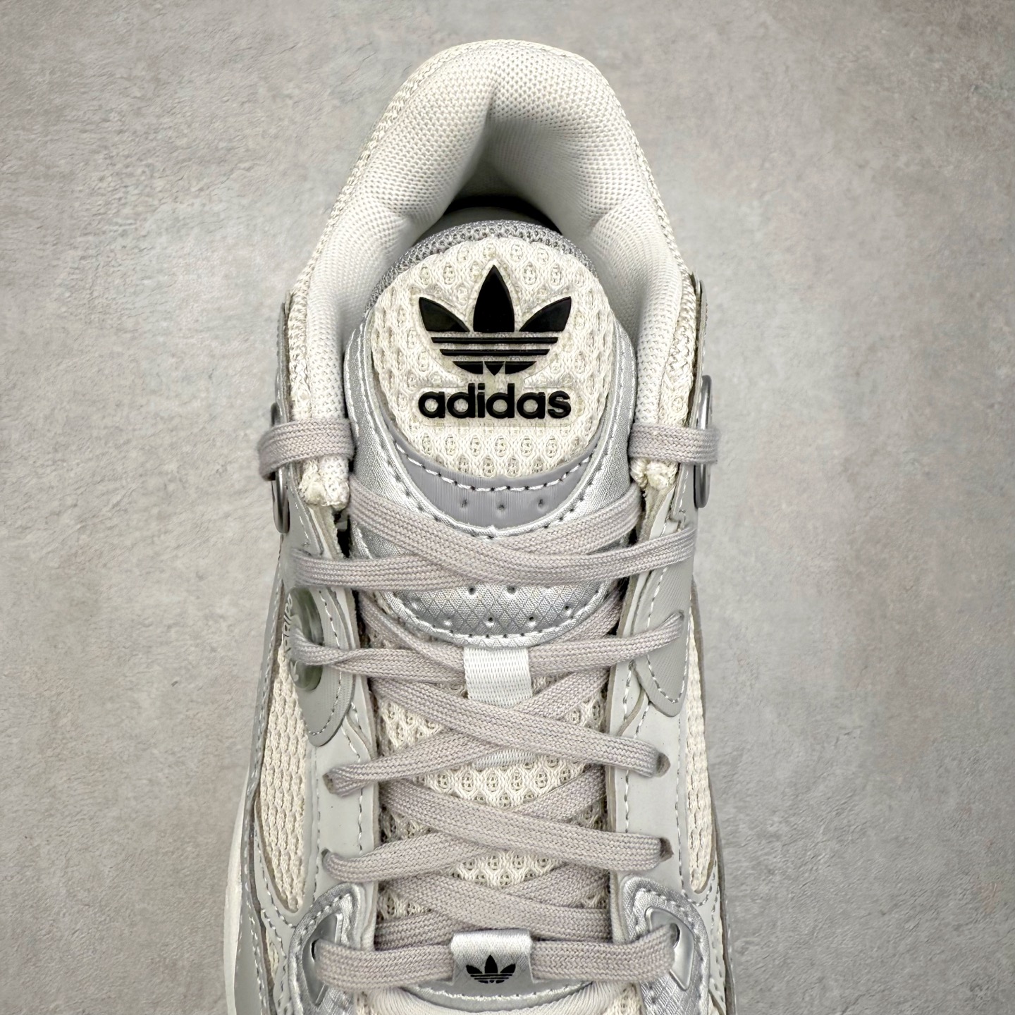 图片[5]-AD Original Astir 耐磨复古运动休闲鞋 GZ3569 鞋款灵感来自2000年代的跑步款式 鞋面和超大号孔眼进行更新复古色系搭配经典蓝白色 金色线条贯穿鞋身 增强鞋整体的流线感拼接设计 整体更显得有层次感，更有老爹鞋的味道网面透气设计 夏日出门也不会感到闷脚既舒适又透气带点稍微厚底的中底特殊材料 上脚偏软非常显高显瘦 休闲运动都可以搭配 尺码：35.5 36 36.5 37.5 38 38.5 39 40 40.5 41 42 42.5 43 44 44.5 45-选品中心