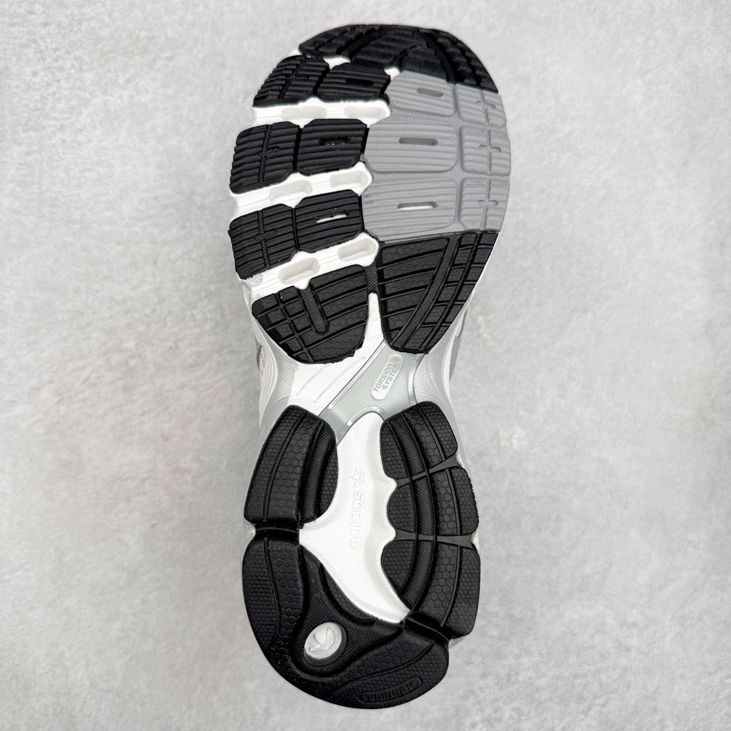 图片[9]-AD Original Astir 耐磨复古运动休闲鞋 GZ3569 鞋款灵感来自2000年代的跑步款式 鞋面和超大号孔眼进行更新复古色系搭配经典蓝白色 金色线条贯穿鞋身 增强鞋整体的流线感拼接设计 整体更显得有层次感，更有老爹鞋的味道网面透气设计 夏日出门也不会感到闷脚既舒适又透气带点稍微厚底的中底特殊材料 上脚偏软非常显高显瘦 休闲运动都可以搭配 尺码：35.5 36 36.5 37.5 38 38.5 39 40 40.5 41 42 42.5 43 44 44.5 45-选品中心