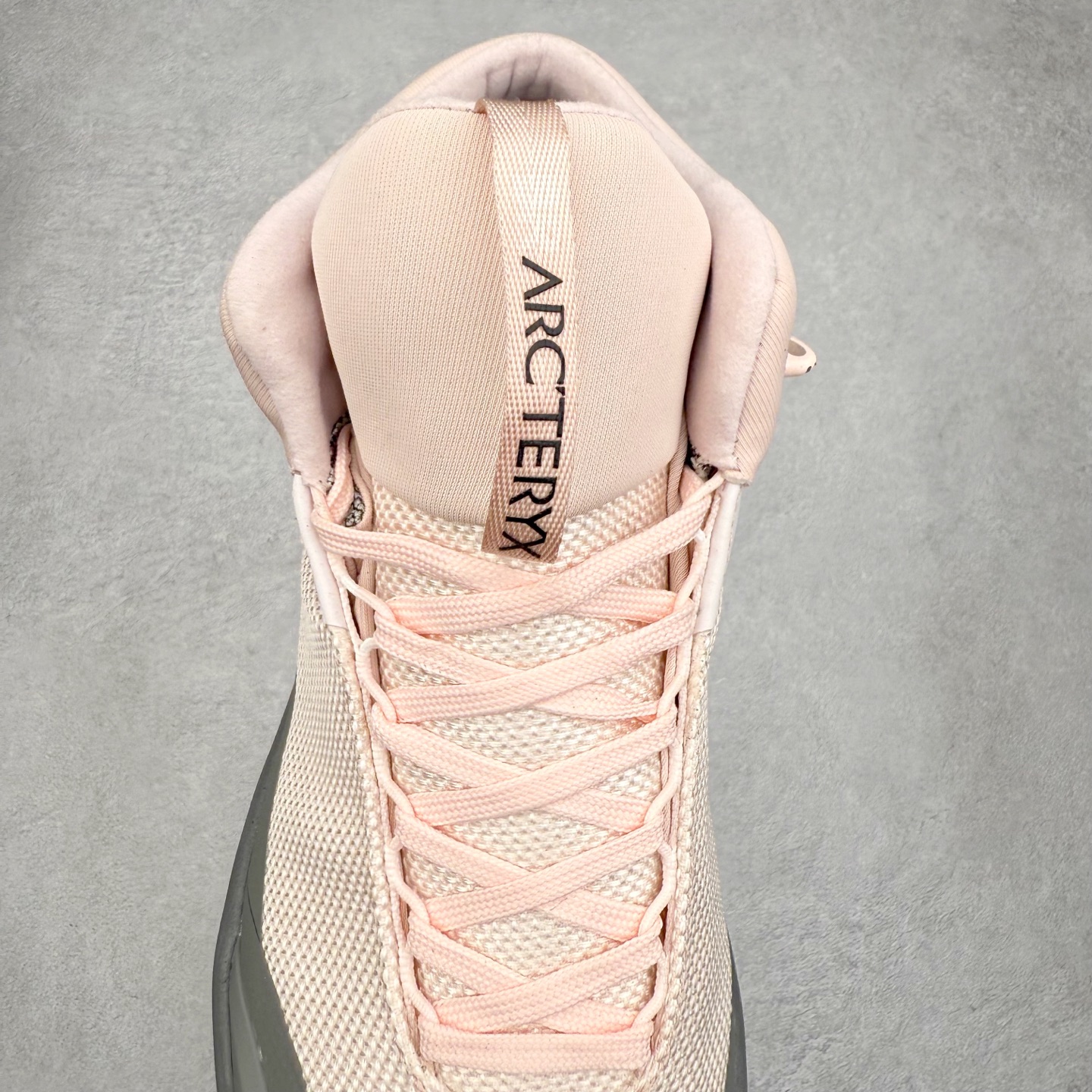 图片[5]-＃HP Arcteryx Aerios FL 2 Mid Gtx 始祖鸟涤纶TPU 覆盖防水耐磨防水透气包裹性支撑中帮徒步鞋 Arcteryx中文名始祖鸟 加拿大户外服饰品牌 1989年创立于加拿大温哥华 始祖鸟来自加拿大海岸山脉 植根高山的专业户外品牌 始终秉承对精湛设计和工艺孜孜以求的准则 从1989年创立至今 Arcteryx始终不断在产品设计与做工上不惜工本 以满足始祖鸟的标准 品质、设计以及精简的理念造就了其良好的性能 并能满足严苛环境下的使用需求 尺码：36 37 38 39 40 41 42 43 44-选品中心