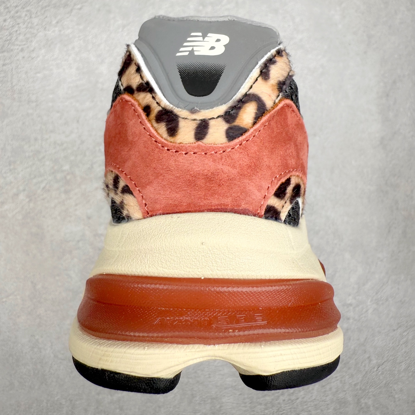 图片[8]-New Balance NB2010系列新百伦经典复古休闲运动板鞋 以ENCAP中底配以升级版 N-ERGY缓震物料 鞋面则采用特色的柔软麂皮搭以NewBalance经典的尼龙网布 低调中还原跑鞋本真 更年轻化的设计理念与材质 让新世代青年得以用全新视角体验经典鞋款的传奇魅力尺码：36 37 37.5 38 38.5 39.5 40 40.5 41.5 42 42.5 43 44 45-选品中心