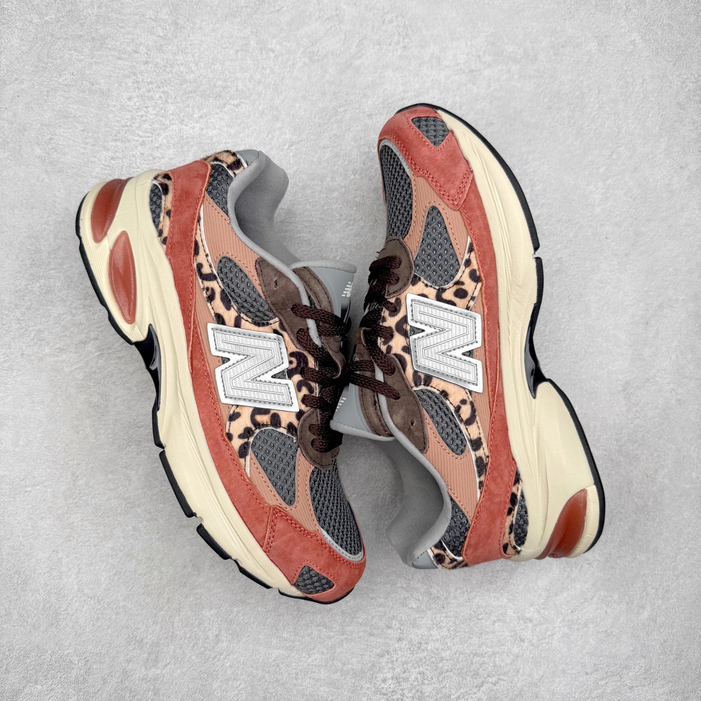 图片[3]-New Balance NB2010系列新百伦经典复古休闲运动板鞋 以ENCAP中底配以升级版 N-ERGY缓震物料 鞋面则采用特色的柔软麂皮搭以NewBalance经典的尼龙网布 低调中还原跑鞋本真 更年轻化的设计理念与材质 让新世代青年得以用全新视角体验经典鞋款的传奇魅力尺码：36 37 37.5 38 38.5 39.5 40 40.5 41.5 42 42.5 43 44 45-选品中心