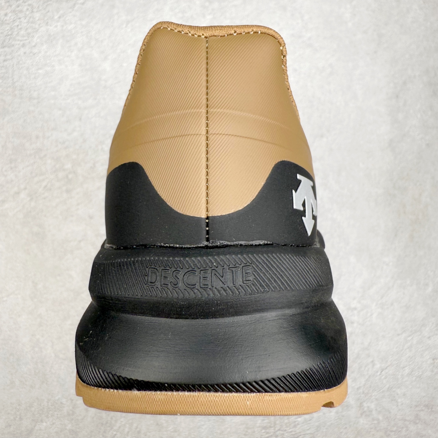 图片[8]-DESCENTE Dualis 迪桑特防水户外耐磨低帮生活休闲徒步登山鞋 DESCENTE（迪桑特）创立于1935年，品牌名取自法语词汇，意为“滑降”。品牌箭头标识代表滑雪的三种技术“高速直线滑行”、“穿越”和“侧滑”，也寓意品牌在打造高端专业运动产品中不断追求完美的创新精神，致力于成为中国高端专业滑雪、综训、女子、铁人三项、高尔夫的第一品牌。尺码：39 40 41 42 43 44 45-选品中心