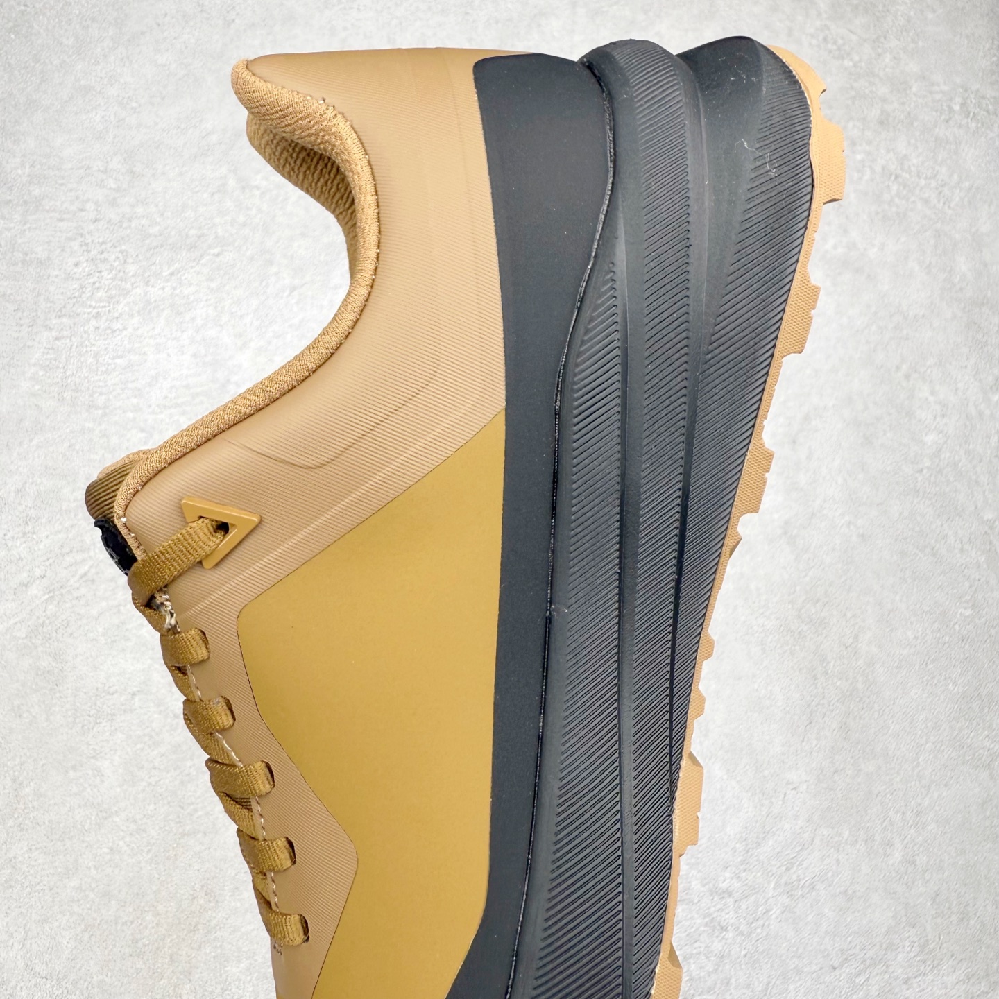 图片[7]-DESCENTE Dualis 迪桑特防水户外耐磨低帮生活休闲徒步登山鞋 DESCENTE（迪桑特）创立于1935年，品牌名取自法语词汇，意为“滑降”。品牌箭头标识代表滑雪的三种技术“高速直线滑行”、“穿越”和“侧滑”，也寓意品牌在打造高端专业运动产品中不断追求完美的创新精神，致力于成为中国高端专业滑雪、综训、女子、铁人三项、高尔夫的第一品牌。尺码：39 40 41 42 43 44 45-选品中心