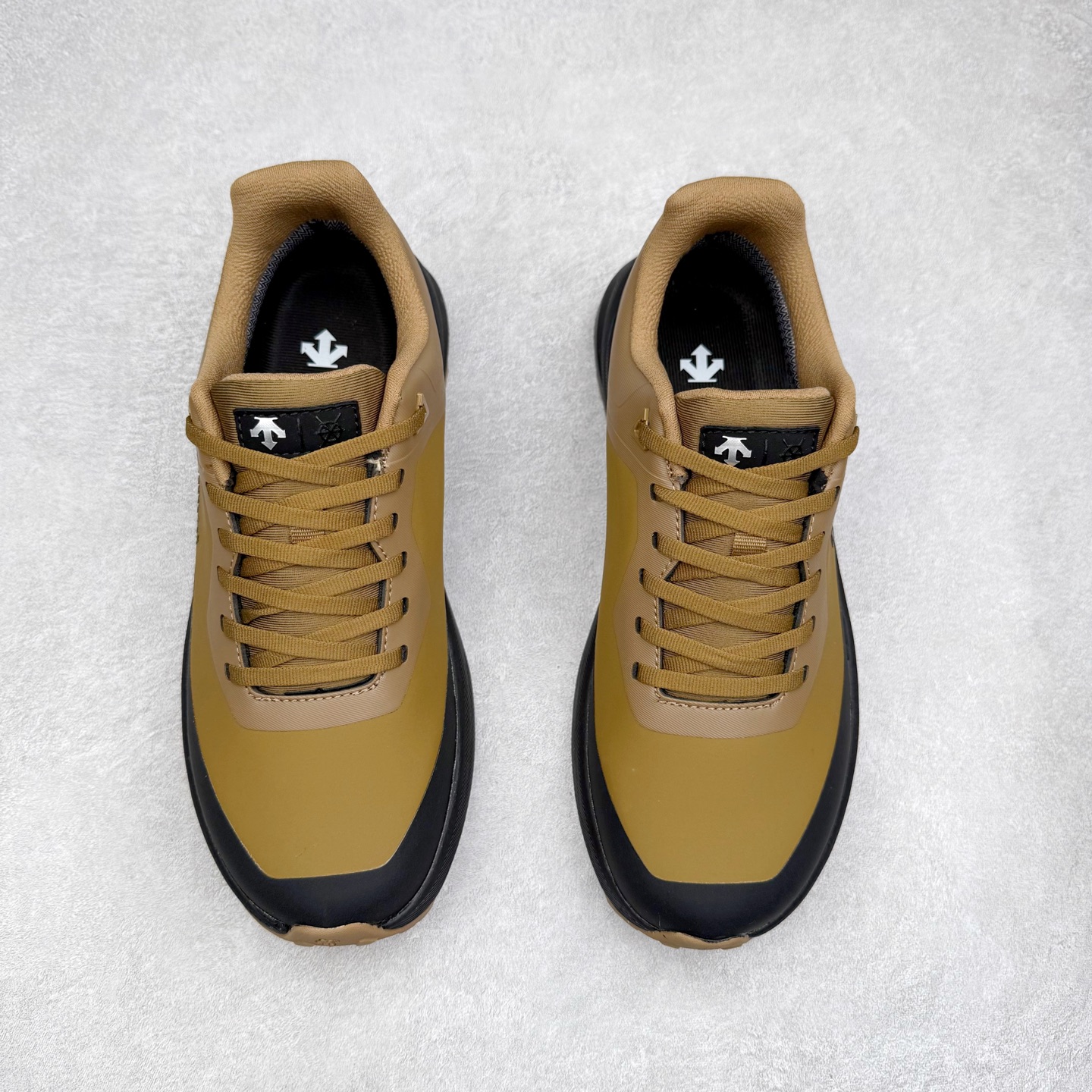 图片[2]-DESCENTE Dualis 迪桑特防水户外耐磨低帮生活休闲徒步登山鞋 DESCENTE（迪桑特）创立于1935年，品牌名取自法语词汇，意为“滑降”。品牌箭头标识代表滑雪的三种技术“高速直线滑行”、“穿越”和“侧滑”，也寓意品牌在打造高端专业运动产品中不断追求完美的创新精神，致力于成为中国高端专业滑雪、综训、女子、铁人三项、高尔夫的第一品牌。尺码：39 40 41 42 43 44 45-选品中心