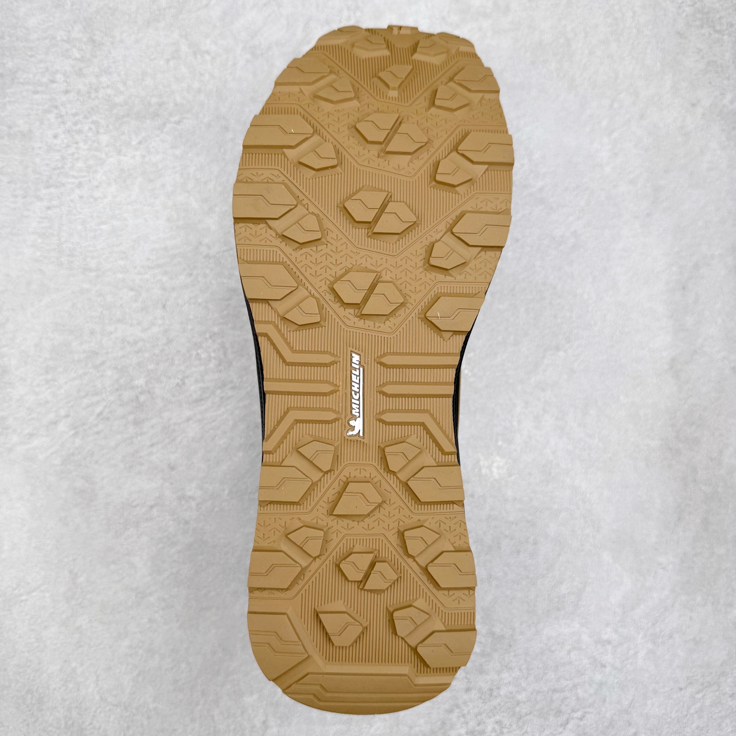 图片[9]-DESCENTE Dualis 迪桑特防水户外耐磨低帮生活休闲徒步登山鞋 DESCENTE（迪桑特）创立于1935年，品牌名取自法语词汇，意为“滑降”。品牌箭头标识代表滑雪的三种技术“高速直线滑行”、“穿越”和“侧滑”，也寓意品牌在打造高端专业运动产品中不断追求完美的创新精神，致力于成为中国高端专业滑雪、综训、女子、铁人三项、高尔夫的第一品牌。尺码：39 40 41 42 43 44 45-选品中心