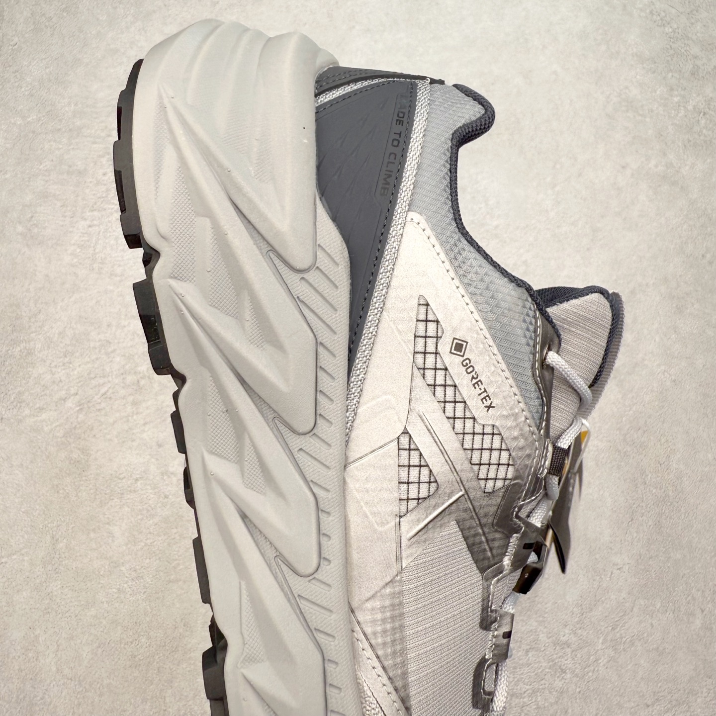 图片[6]-凯乐石 KAILAS 山行2代 GTX 25款舒适缓冲徒步 织物TPU减震防滑透气包裹性轻便低帮超强抓地力越野跑步鞋 KAILAS凯乐石品牌是全球三大全系攀登品牌之一，于2003年创立于中国广州，致力于为有攀登梦想的户外运动员及爱好者，研发制造功能性专业装备，满足他们在极限环境下安全舒适的需求，凯乐石专注于科技面料的开发及专业功能设计，产品线覆盖登山、攀岩、徒步、越野跑山、露营、旅行等多项户外运动，通过运动员的测试反馈，不断进化迭代，产品荣获国内外大奖71座，发明专利21个，更突破性的自主研发攀登器械，打造出中国的攀登硬实力。实拍调校N版已经零色差零失真 百分百还原实物色彩所见即所得 不存在货不对板色差等低级问题 选购参考实物拍摄 不混卖不参货 只用心做好货严格选品 承诺混一赔十 尺码：36 36.5 37.5 38 38.5 39 40 40.5 41 42 42.5 43 44 44.5 45-选品中心