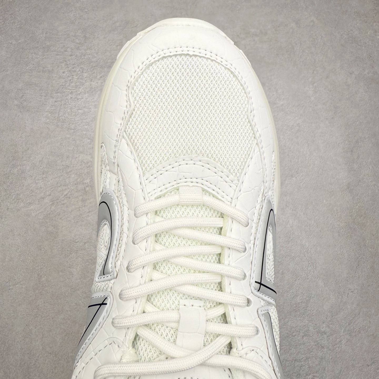 图片[4]-＃福利特价 Dior B30 迪奥网眼织物低帮运动休闲鞋 该款系列采用黑网色眼织物白和色科技料面精心制 作饰以反光“CD30”图形标志 外格轻盈的刻雕效果橡胶鞋搭底配标志性点的缀提升格调 内弹部力细节塑造想理的舒适穿着体验可与各休式闲造型配搭 彰显尚时现代的运风动范 尺码：36 37 35 39 40 41 42 43 44 45-选品中心