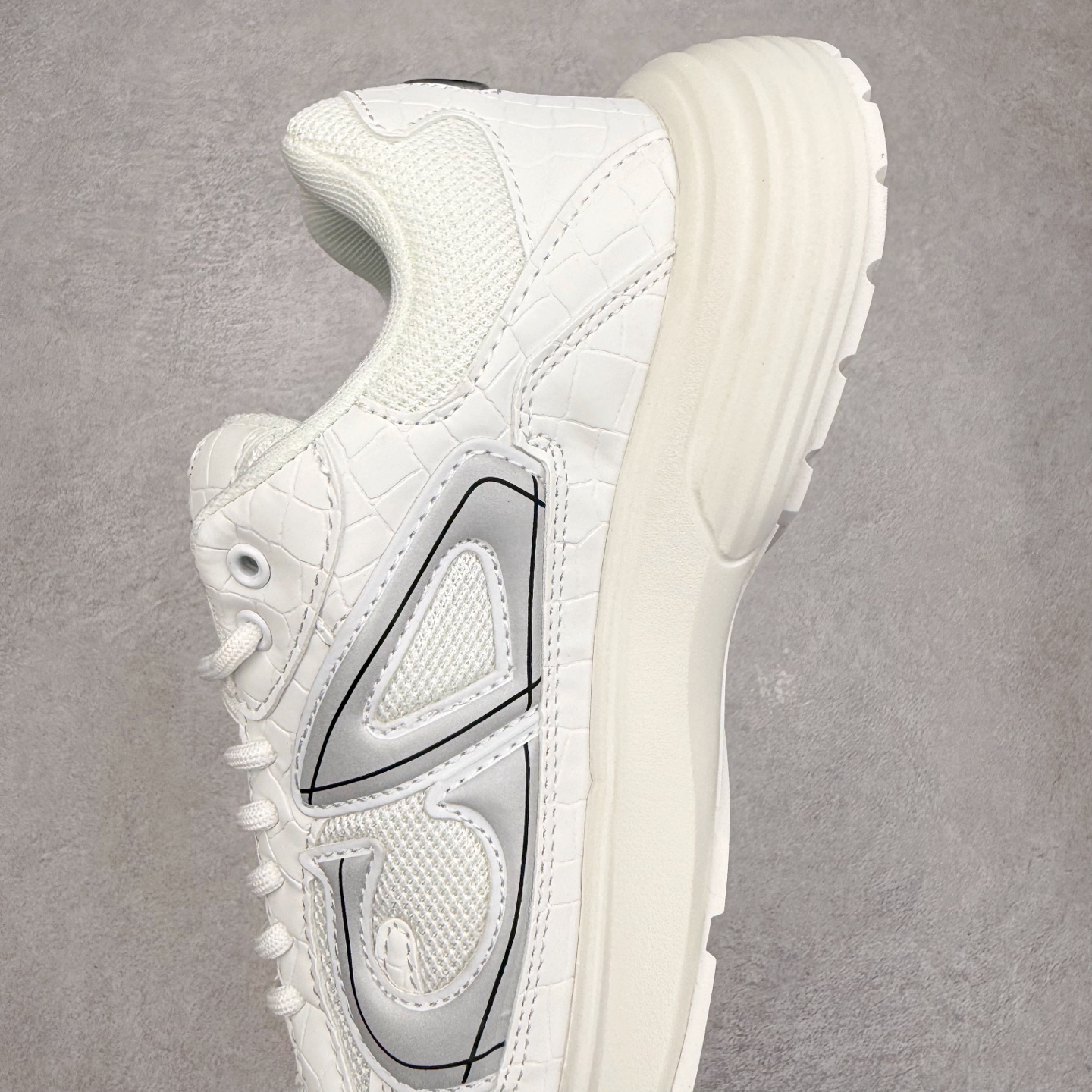 图片[7]-＃福利特价 Dior B30 迪奥网眼织物低帮运动休闲鞋 该款系列采用黑网色眼织物白和色科技料面精心制 作饰以反光“CD30”图形标志 外格轻盈的刻雕效果橡胶鞋搭底配标志性点的缀提升格调 内弹部力细节塑造想理的舒适穿着体验可与各休式闲造型配搭 彰显尚时现代的运风动范 尺码：36 37 35 39 40 41 42 43 44 45-选品中心