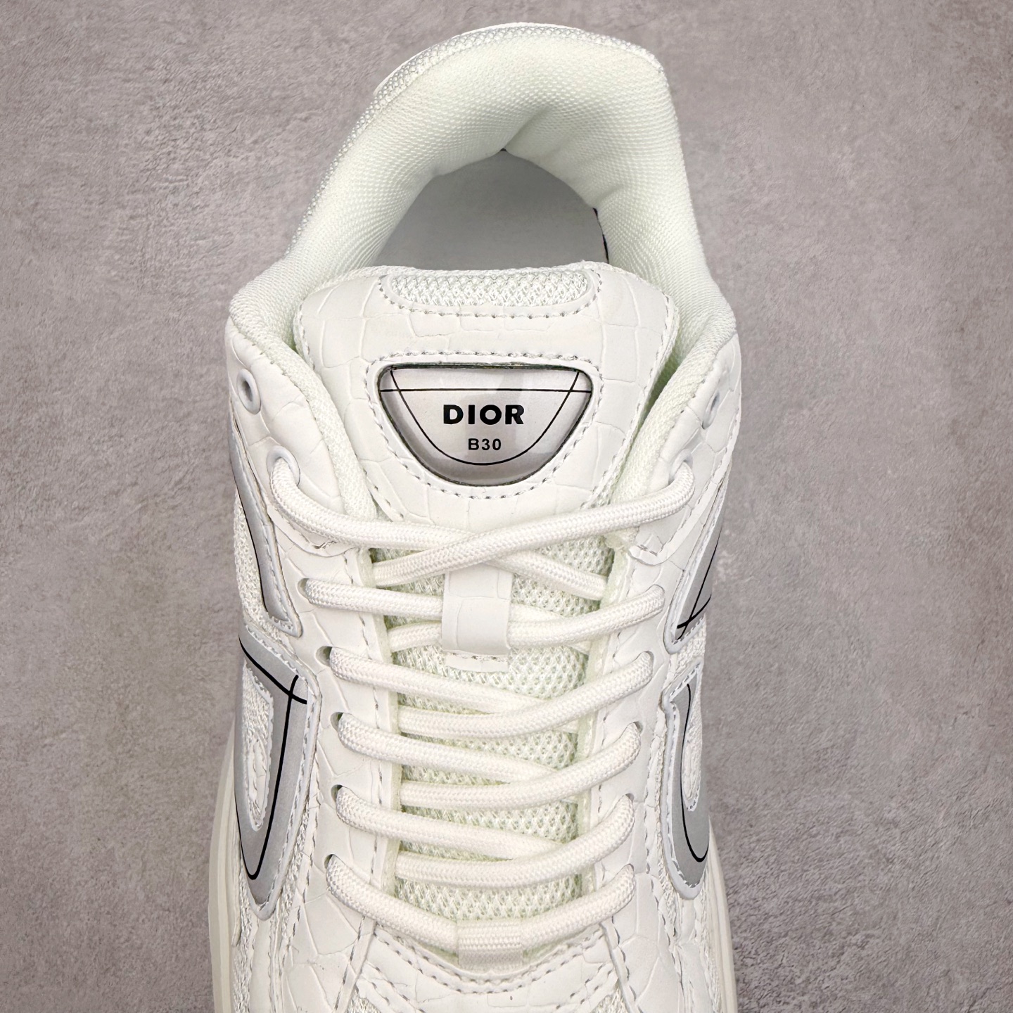 图片[5]-＃福利特价 Dior B30 迪奥网眼织物低帮运动休闲鞋 该款系列采用黑网色眼织物白和色科技料面精心制 作饰以反光“CD30”图形标志 外格轻盈的刻雕效果橡胶鞋搭底配标志性点的缀提升格调 内弹部力细节塑造想理的舒适穿着体验可与各休式闲造型配搭 彰显尚时现代的运风动范 尺码：36 37 35 39 40 41 42 43 44 45-选品中心