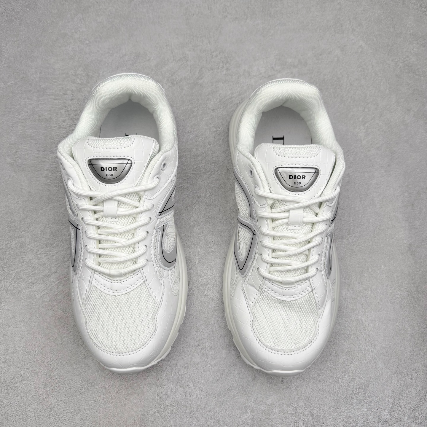 图片[2]-＃福利特价 Dior B30 迪奥网眼织物低帮运动休闲鞋 该款系列采用黑网色眼织物白和色科技料面精心制 作饰以反光“CD30”图形标志 外格轻盈的刻雕效果橡胶鞋搭底配标志性点的缀提升格调 内弹部力细节塑造想理的舒适穿着体验可与各休式闲造型配搭 彰显尚时现代的运风动范 尺码：36 37 35 39 40 41 42 43 44 45-选品中心