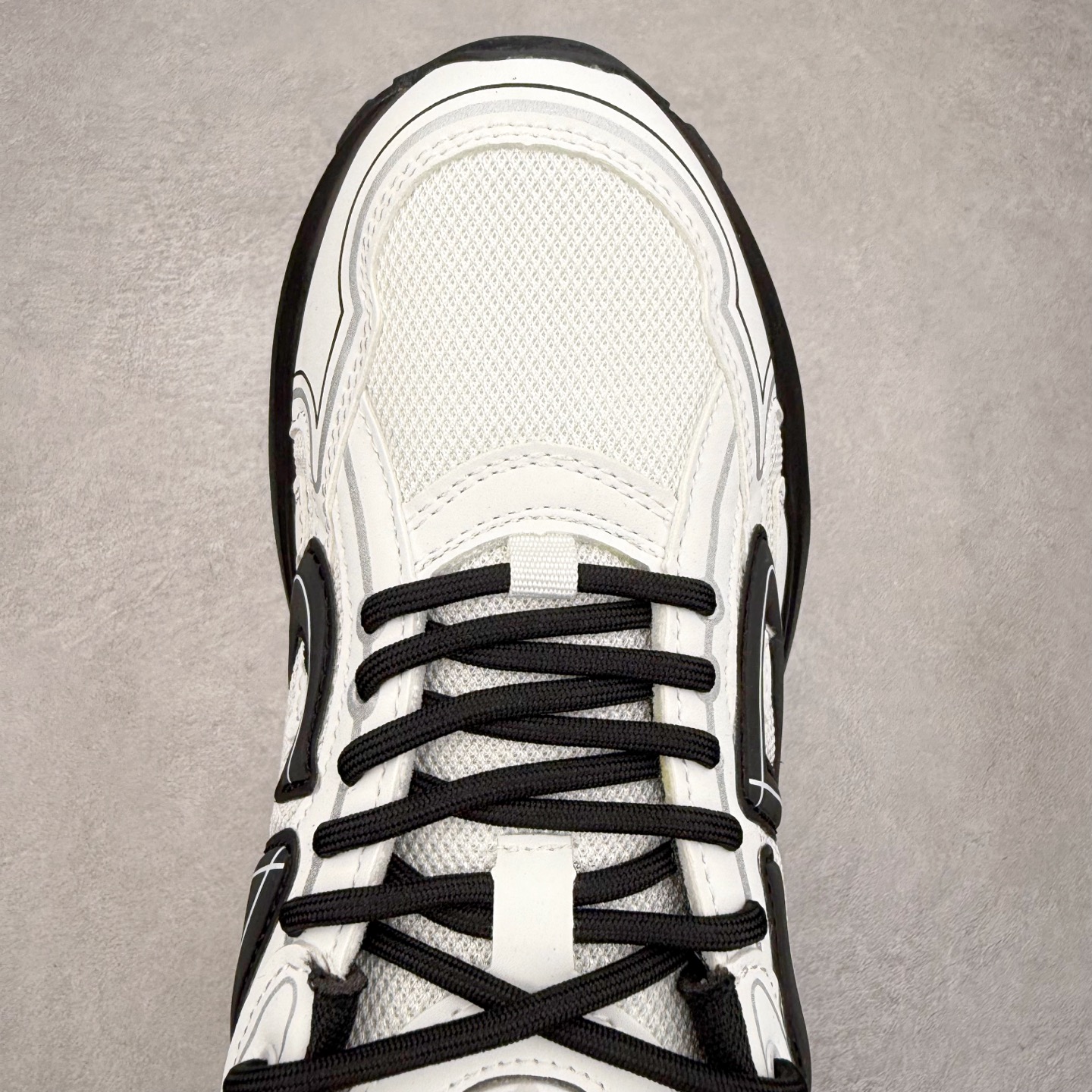 图片[4]-＃福利特价 Dior B30 迪奥网眼织物低帮运动休闲鞋 该款系列采用黑网色眼织物白和色科技料面精心制 作饰以反光“CD30”图形标志 外格轻盈的刻雕效果橡胶鞋搭底配标志性点的缀提升格调 内弹部力细节塑造想理的舒适穿着体验可与各休式闲造型配搭 彰显尚时现代的运风动范 尺码：36 37 35 39 40 41 42 43 44 45-选品中心