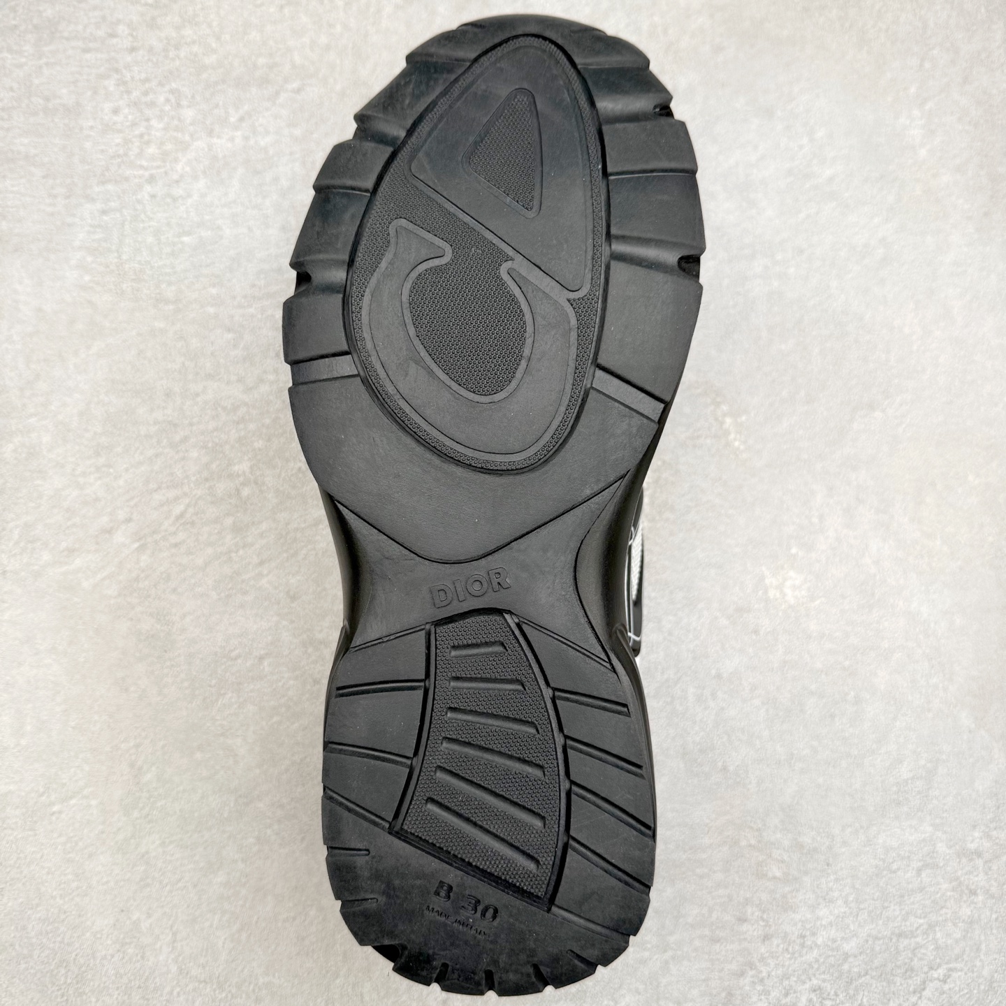 图片[9]-＃福利特价 Dior B30 迪奥网眼织物低帮运动休闲鞋 该款系列采用黑网色眼织物白和色科技料面精心制 作饰以反光“CD30”图形标志 外格轻盈的刻雕效果橡胶鞋搭底配标志性点的缀提升格调 内弹部力细节塑造想理的舒适穿着体验可与各休式闲造型配搭 彰显尚时现代的运风动范 尺码：36 37 35 39 40 41 42 43 44 45-选品中心