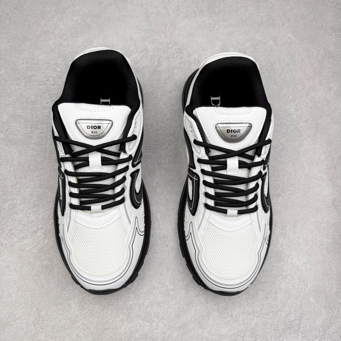图片[2]-＃福利特价 Dior B30 迪奥网眼织物低帮运动休闲鞋 该款系列采用黑网色眼织物白和色科技料面精心制 作饰以反光“CD30”图形标志 外格轻盈的刻雕效果橡胶鞋搭底配标志性点的缀提升格调 内弹部力细节塑造想理的舒适穿着体验可与各休式闲造型配搭 彰显尚时现代的运风动范 尺码：36 37 35 39 40 41 42 43 44 45-选品中心