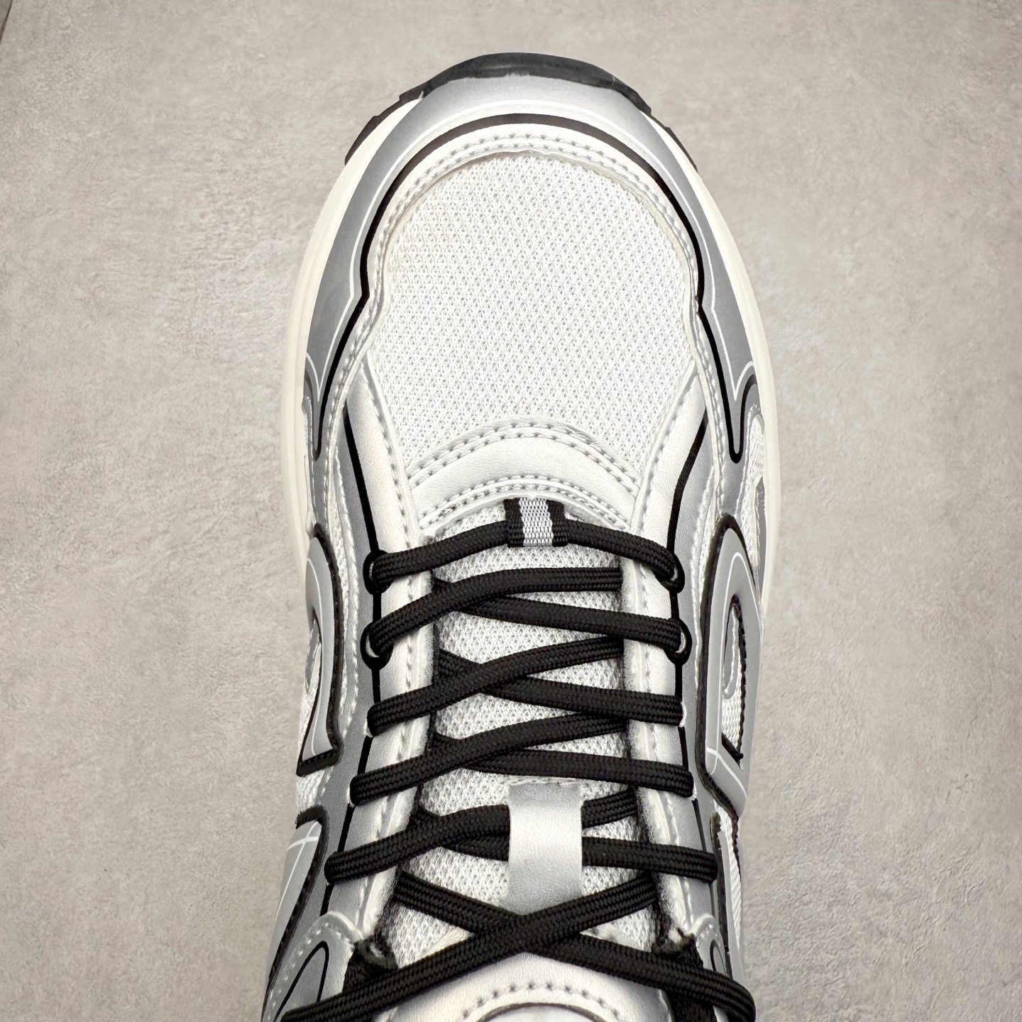 图片[4]-＃福利特价 Dior B30 迪奥网眼织物低帮运动休闲鞋 该款系列采用黑网色眼织物白和色科技料面精心制 作饰以反光“CD30”图形标志 外格轻盈的刻雕效果橡胶鞋搭底配标志性点的缀提升格调 内弹部力细节塑造想理的舒适穿着体验可与各休式闲造型配搭 彰显尚时现代的运风动范 尺码：36 37 35 39 40 41 42 43 44 45-选品中心