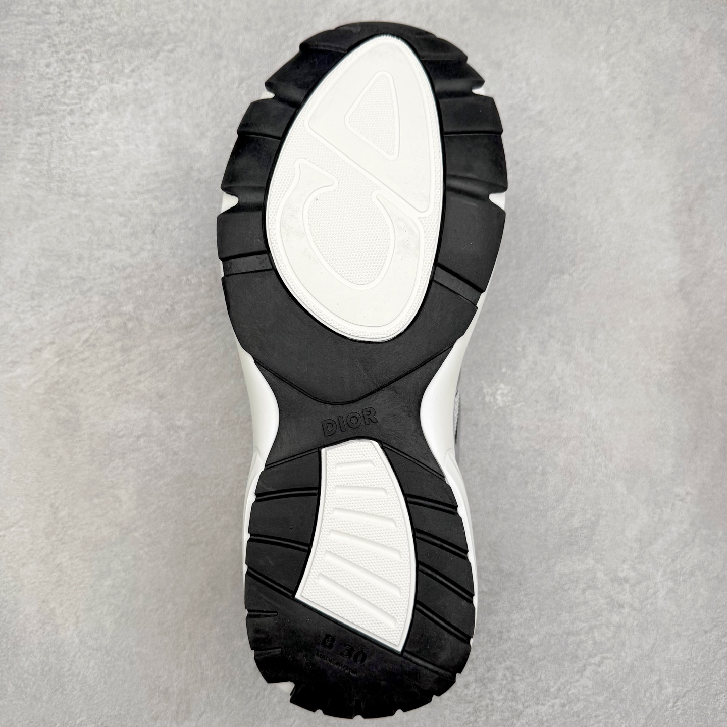 图片[9]-＃福利特价 Dior B30 迪奥网眼织物低帮运动休闲鞋 该款系列采用黑网色眼织物白和色科技料面精心制 作饰以反光“CD30”图形标志 外格轻盈的刻雕效果橡胶鞋搭底配标志性点的缀提升格调 内弹部力细节塑造想理的舒适穿着体验可与各休式闲造型配搭 彰显尚时现代的运风动范 尺码：36 37 35 39 40 41 42 43 44 45-选品中心