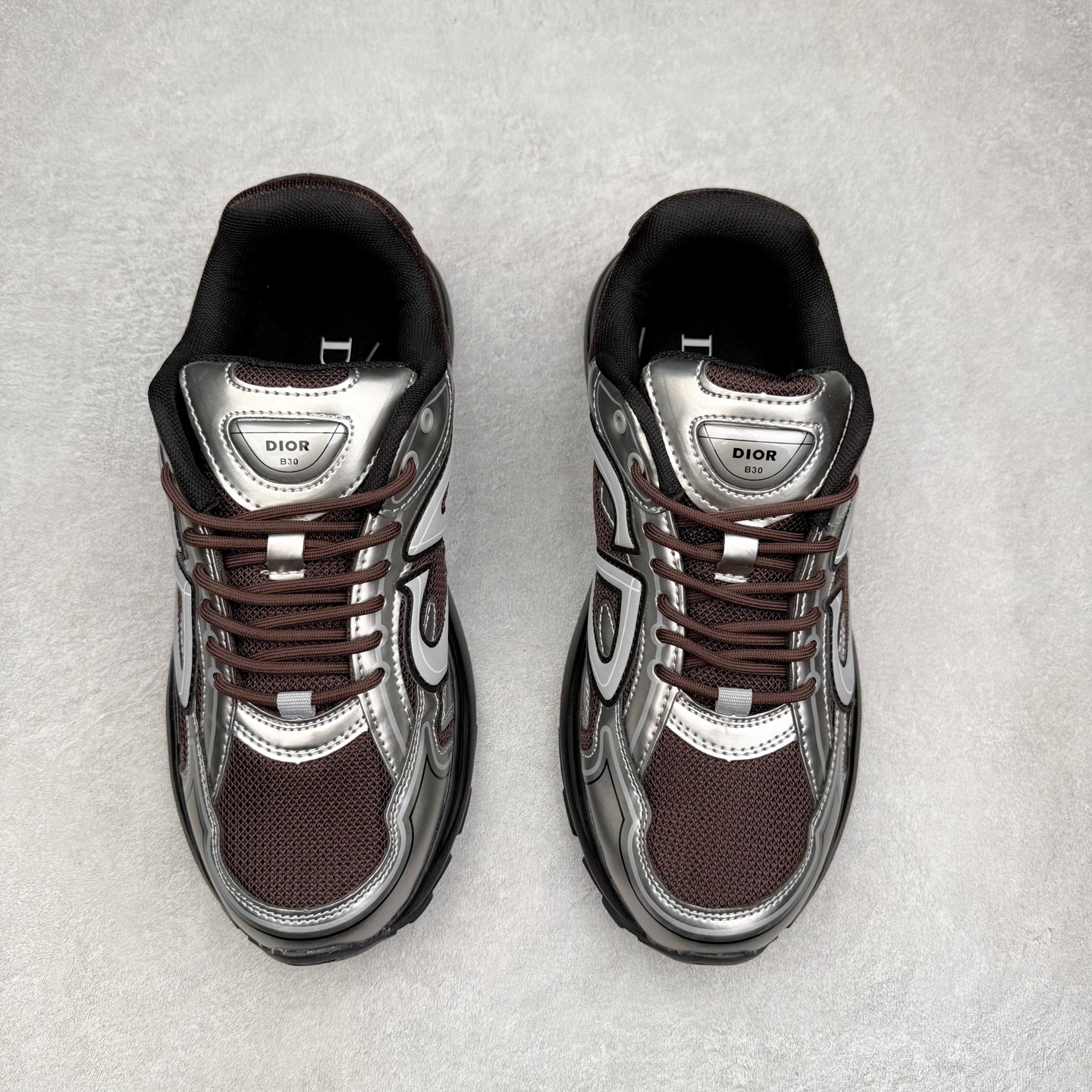 图片[2]-＃福利特价 Dior B30 迪奥网眼织物低帮运动休闲鞋 该款系列采用黑网色眼织物白和色科技料面精心制 作饰以反光“CD30”图形标志 外格轻盈的刻雕效果橡胶鞋搭底配标志性点的缀提升格调 内弹部力细节塑造想理的舒适穿着体验可与各休式闲造型配搭 彰显尚时现代的运风动范 尺码：36 37 35 39 40 41 42 43 44 45-选品中心