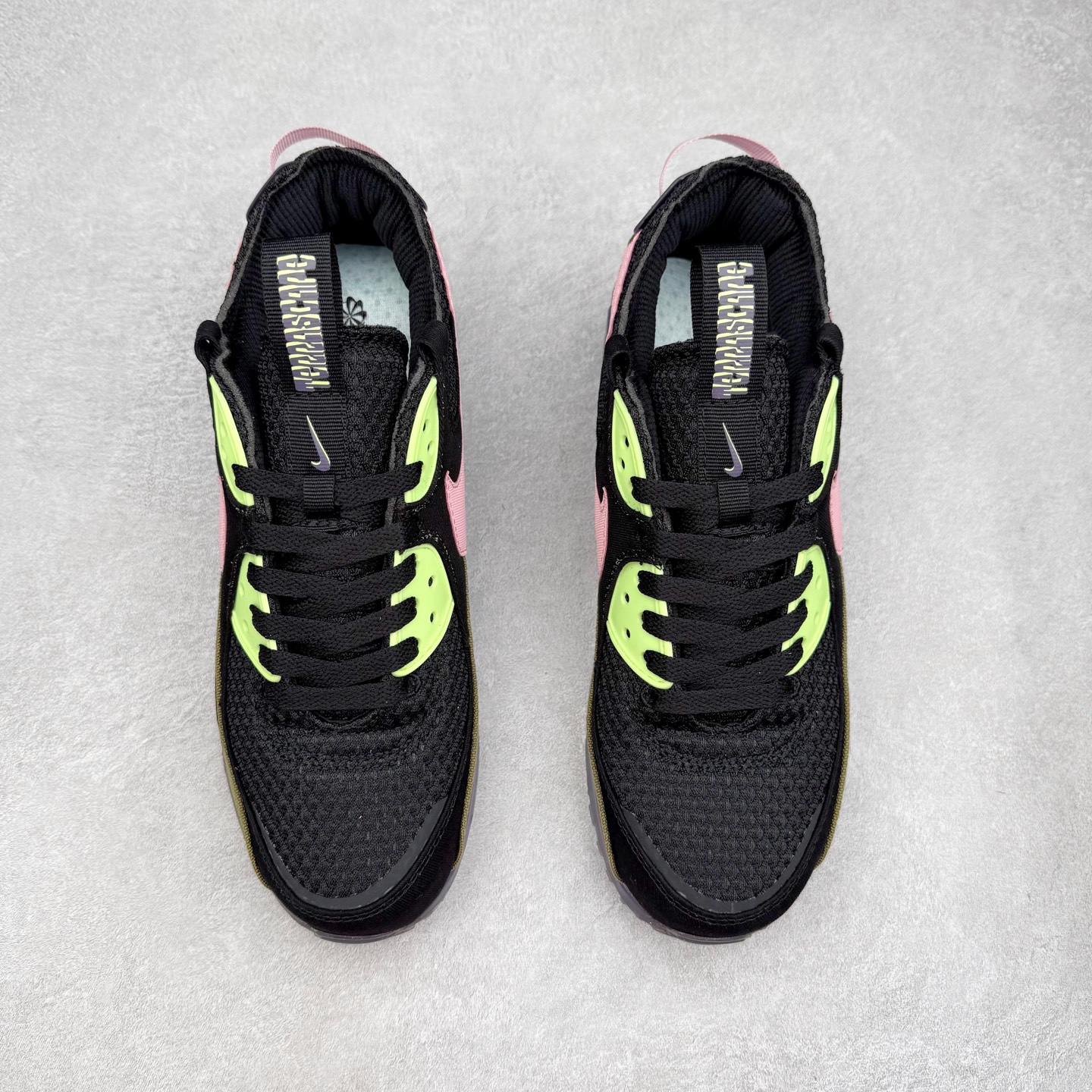 图片[2]-＃MX版 NK Air MAX 90 气垫复古减震跑步鞋 DM0033-003 经典重温 独家陆续补货 外单专供大厂出品 品质稳定 一百余色 终端操作 Air Max 90于1990年推出 来自Air Max系列 在Air Max 1的基础上改进而得 增加了气垫面积 外型上也更为流线 最特別的就是加入了菱纹塑胶嵌板 为Air Max 90增添了许多潮流气息 皮革鞋面 造就出色耐穿性和支撑力 Max Air缓震配置搭配泡棉中底 令Air Max 90轻盈而舒适 华夫格橡胶外底 铸就Air Max 90非凡的抓地力 而Air Max 90不仅是一双跑鞋 它成功跨越了时间的演进 成为了球鞋文化与潮流圈中最熟为人知的鞋款之一 尺码：36 36.5 37.5 38 38.5 39 40 40.5 41 42 42.5 43 44 44.5 45-选品中心