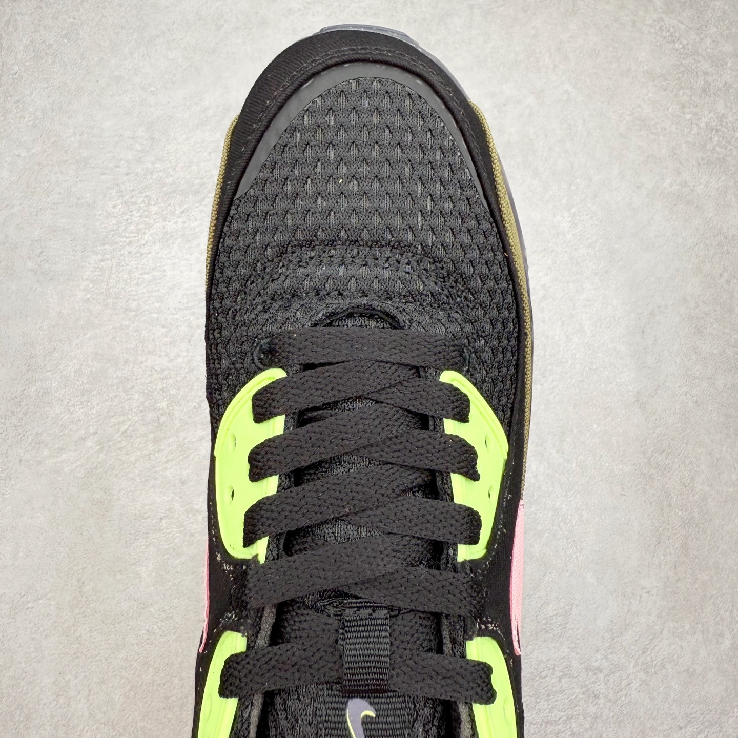 图片[4]-＃MX版 NK Air MAX 90 气垫复古减震跑步鞋 DM0033-003 经典重温 独家陆续补货 外单专供大厂出品 品质稳定 一百余色 终端操作 Air Max 90于1990年推出 来自Air Max系列 在Air Max 1的基础上改进而得 增加了气垫面积 外型上也更为流线 最特別的就是加入了菱纹塑胶嵌板 为Air Max 90增添了许多潮流气息 皮革鞋面 造就出色耐穿性和支撑力 Max Air缓震配置搭配泡棉中底 令Air Max 90轻盈而舒适 华夫格橡胶外底 铸就Air Max 90非凡的抓地力 而Air Max 90不仅是一双跑鞋 它成功跨越了时间的演进 成为了球鞋文化与潮流圈中最熟为人知的鞋款之一 尺码：36 36.5 37.5 38 38.5 39 40 40.5 41 42 42.5 43 44 44.5 45-选品中心