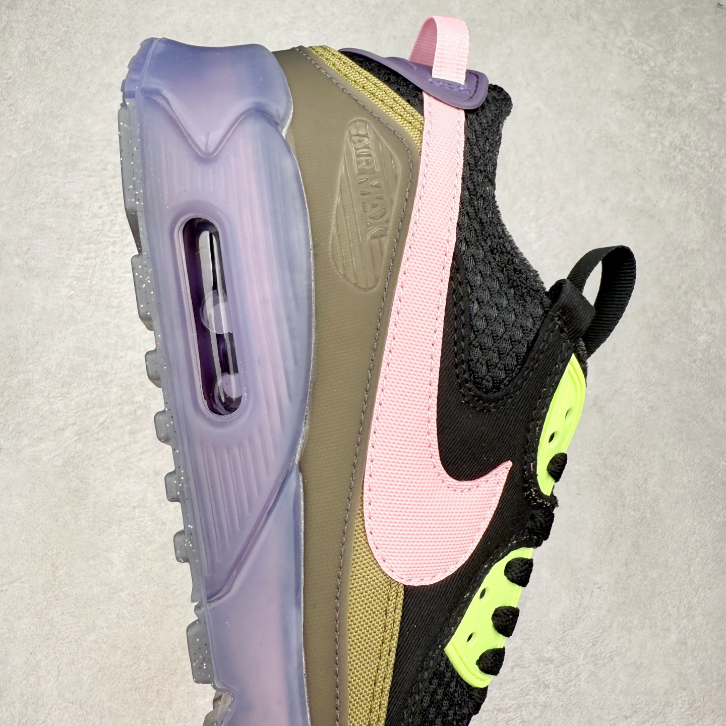 图片[6]-＃MX版 NK Air MAX 90 气垫复古减震跑步鞋 DM0033-003 经典重温 独家陆续补货 外单专供大厂出品 品质稳定 一百余色 终端操作 Air Max 90于1990年推出 来自Air Max系列 在Air Max 1的基础上改进而得 增加了气垫面积 外型上也更为流线 最特別的就是加入了菱纹塑胶嵌板 为Air Max 90增添了许多潮流气息 皮革鞋面 造就出色耐穿性和支撑力 Max Air缓震配置搭配泡棉中底 令Air Max 90轻盈而舒适 华夫格橡胶外底 铸就Air Max 90非凡的抓地力 而Air Max 90不仅是一双跑鞋 它成功跨越了时间的演进 成为了球鞋文化与潮流圈中最熟为人知的鞋款之一 尺码：36 36.5 37.5 38 38.5 39 40 40.5 41 42 42.5 43 44 44.5 45-选品中心