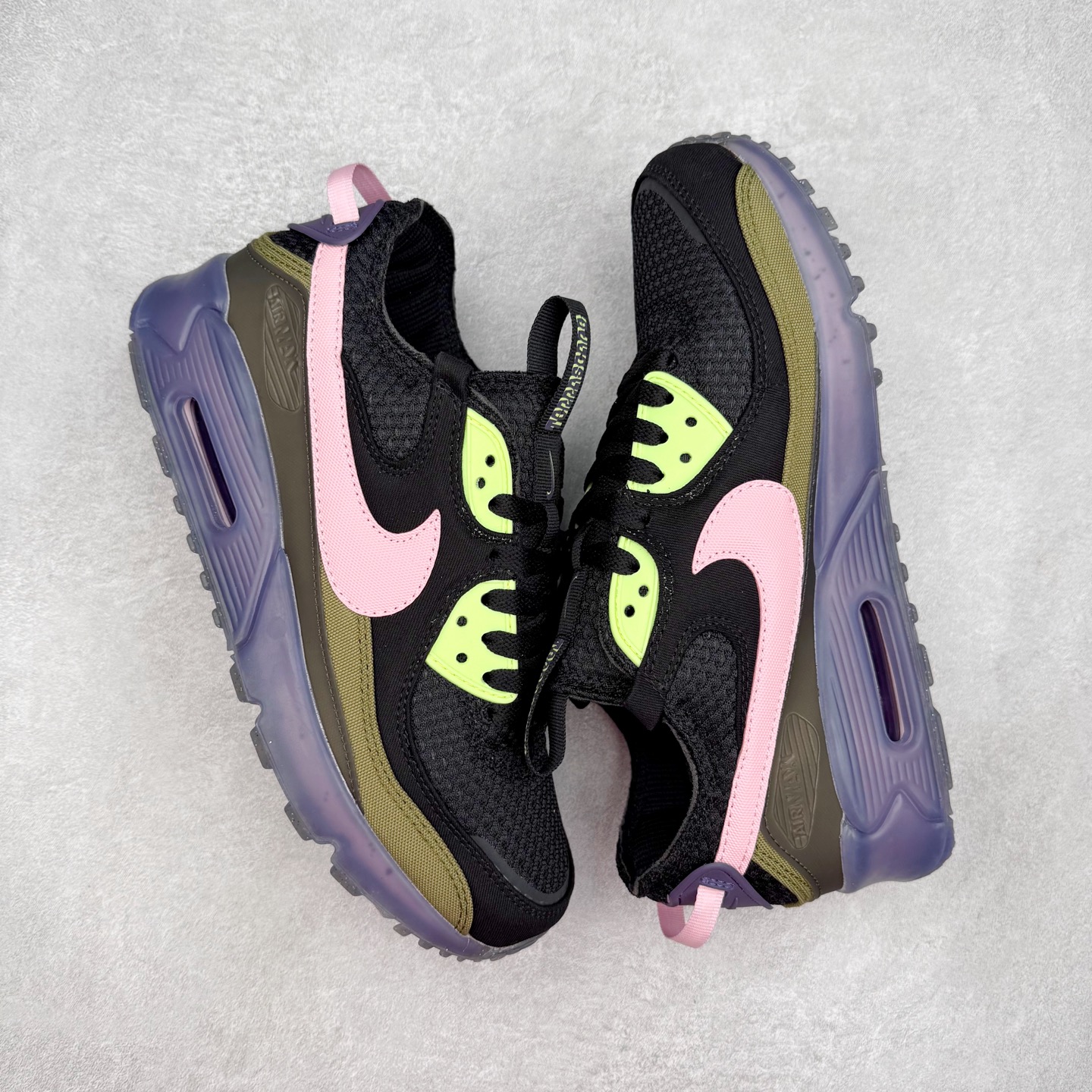 图片[3]-＃MX版 NK Air MAX 90 气垫复古减震跑步鞋 DM0033-003 经典重温 独家陆续补货 外单专供大厂出品 品质稳定 一百余色 终端操作 Air Max 90于1990年推出 来自Air Max系列 在Air Max 1的基础上改进而得 增加了气垫面积 外型上也更为流线 最特別的就是加入了菱纹塑胶嵌板 为Air Max 90增添了许多潮流气息 皮革鞋面 造就出色耐穿性和支撑力 Max Air缓震配置搭配泡棉中底 令Air Max 90轻盈而舒适 华夫格橡胶外底 铸就Air Max 90非凡的抓地力 而Air Max 90不仅是一双跑鞋 它成功跨越了时间的演进 成为了球鞋文化与潮流圈中最熟为人知的鞋款之一 尺码：36 36.5 37.5 38 38.5 39 40 40.5 41 42 42.5 43 44 44.5 45-选品中心
