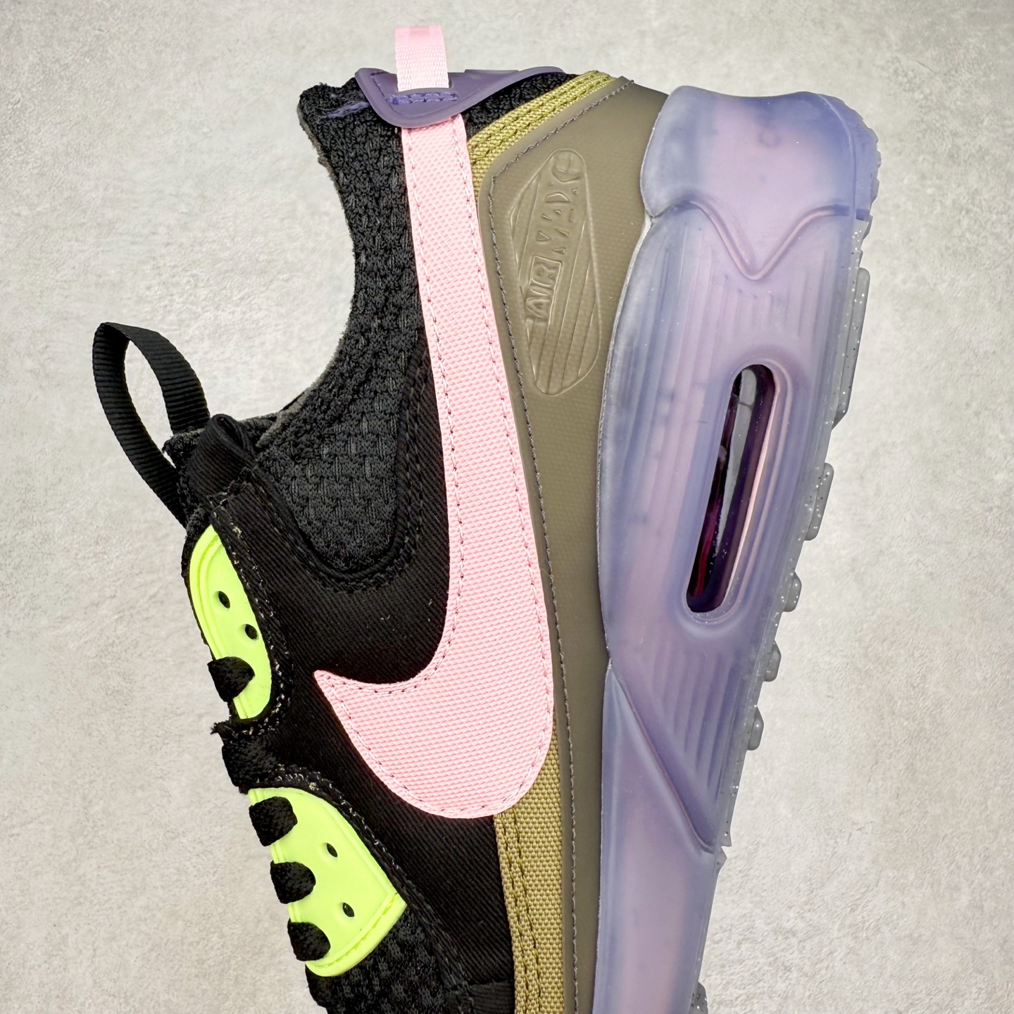 图片[7]-＃MX版 NK Air MAX 90 气垫复古减震跑步鞋 DM0033-003 经典重温 独家陆续补货 外单专供大厂出品 品质稳定 一百余色 终端操作 Air Max 90于1990年推出 来自Air Max系列 在Air Max 1的基础上改进而得 增加了气垫面积 外型上也更为流线 最特別的就是加入了菱纹塑胶嵌板 为Air Max 90增添了许多潮流气息 皮革鞋面 造就出色耐穿性和支撑力 Max Air缓震配置搭配泡棉中底 令Air Max 90轻盈而舒适 华夫格橡胶外底 铸就Air Max 90非凡的抓地力 而Air Max 90不仅是一双跑鞋 它成功跨越了时间的演进 成为了球鞋文化与潮流圈中最熟为人知的鞋款之一 尺码：36 36.5 37.5 38 38.5 39 40 40.5 41 42 42.5 43 44 44.5 45-选品中心