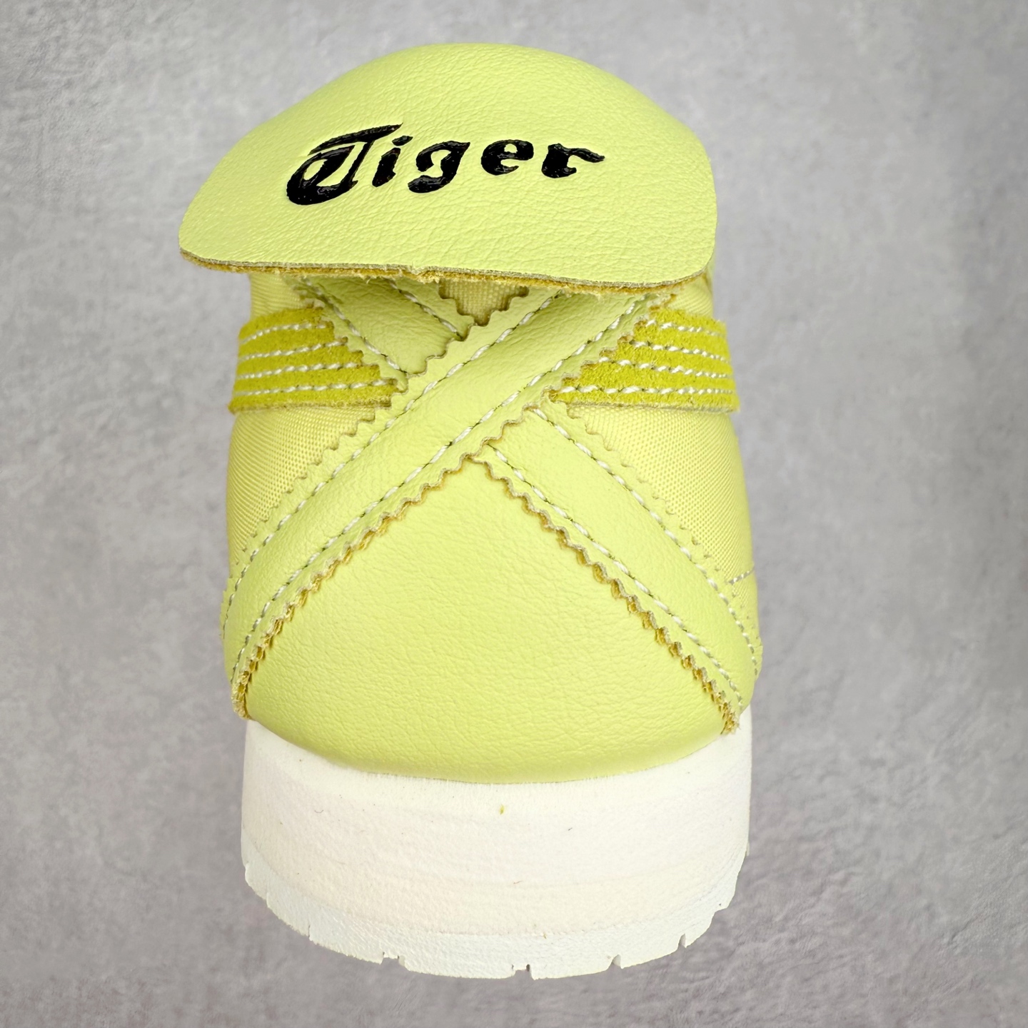 图片[8]-＃C版 Asics Onitsuka Tiger MEXICO 66 亚瑟士鬼冢虎复古经典板鞋 市场王者选手 海外订单工厂出品 长期生产补货永不断码 超成熟稳定的做工品控 原装全套纸板楦头开发 原汁原味 完美呈现版型 私模正确鞋底咬花纹路 一比一鞋头弧度高度鞋身弧度 绝不口嗨 细节品控鞋型随意秒杀市面 原档咬花纹路私模大底 一个单元有六个三角形 总体形拼接呈现花瓣状 官方四联吊牌 原装Ortholite轻量化鞋垫 原盒原配 质保卡 说明书 钢印防尘纸 纸板中底带钢印 乳胶组合鞋垫 支持全方位的对比专柜 产品从款式颜色造型上体现出追求舒适和细节的完美 鞋类更是推崇手工制作的严谨与完美 融舒适性与可穿性的设计风格 注重细节的完美和别致魅力 既保持稳重 又不失轻松的时尚感 尺码：36 37 37.5 38 39 39.5 40 40.5 41.5 42 42.5 43.5 44 45-选品中心