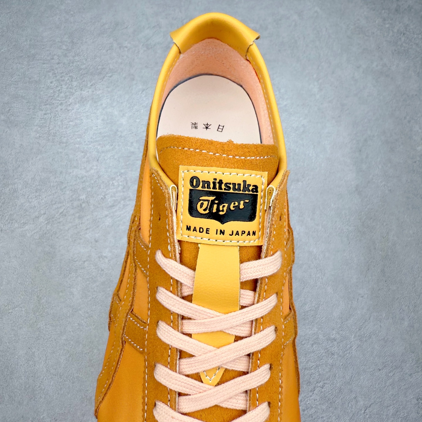 图片[5]-＃C版 Asics Onitsuka Tiger MEXICO 66 亚瑟士鬼冢虎复古经典板鞋 市场王者选手 海外订单工厂出品 长期生产补货永不断码 超成熟稳定的做工品控 原装全套纸板楦头开发 原汁原味 完美呈现版型 私模正确鞋底咬花纹路 一比一鞋头弧度高度鞋身弧度 绝不口嗨 细节品控鞋型随意秒杀市面 原档咬花纹路私模大底 一个单元有六个三角形 总体形拼接呈现花瓣状 官方四联吊牌 原装Ortholite轻量化鞋垫 原盒原配 质保卡 说明书 钢印防尘纸 纸板中底带钢印 乳胶组合鞋垫 支持全方位的对比专柜 产品从款式颜色造型上体现出追求舒适和细节的完美 鞋类更是推崇手工制作的严谨与完美 融舒适性与可穿性的设计风格 注重细节的完美和别致魅力 既保持稳重 又不失轻松的时尚感 尺码：36 37 37.5 38 39 39.5 40 40.5 41.5 42 42.5 43.5 44 45-选品中心