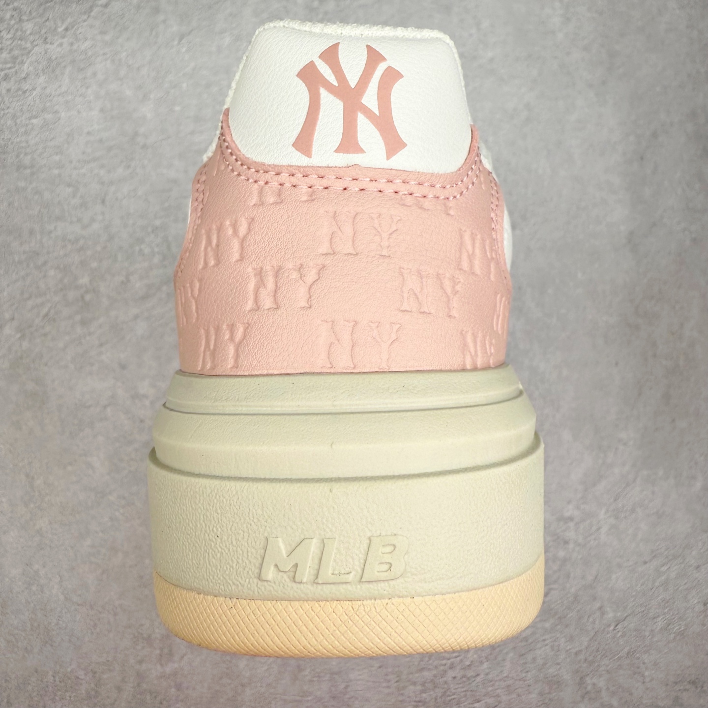 图片[8]-MLB Chunky Liner Basic 复古印花学长鞋系列低帮轻量增高厚底百搭休闲运动慢跑鞋板鞋 Korea韩国联名NY美国榄球纽约洋基队限定 韩国代购专供 全套原楦原纸板原厂数据开发 正确中底拉帮中底网布细节 平台代购专供 左脚内置芯片 韩国代购吊牌标贴 独家一比一RB+MD组合大底 高频后跟小人Logo精准对位立体饱满 正确网布加超迁鞋面 转印中底走线紧密 转印Logo工艺表层防刮不掉色 尺码：35 36 36.5 37.5 38 38.5 39 40 40.5 41 42 42.5 43 44 45-选品中心