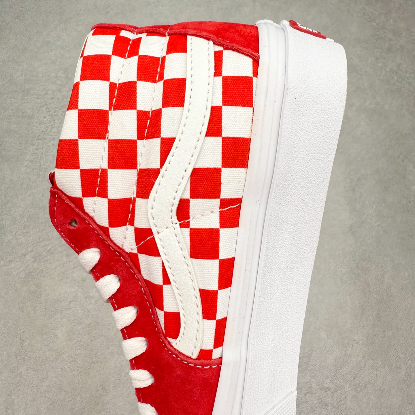 图片[7]-Vans Sk8-Mid 红白棋盘中帮 采用经典Sk8-Mid鞋型 金扣字母鞋带点缀增加复古属性 整体在鞋型和贴合度方面重塑鞋款 尺码：35 36 36.5 37 38 38.5 39 40 40.5 41 42 42.5 43 44-选品中心