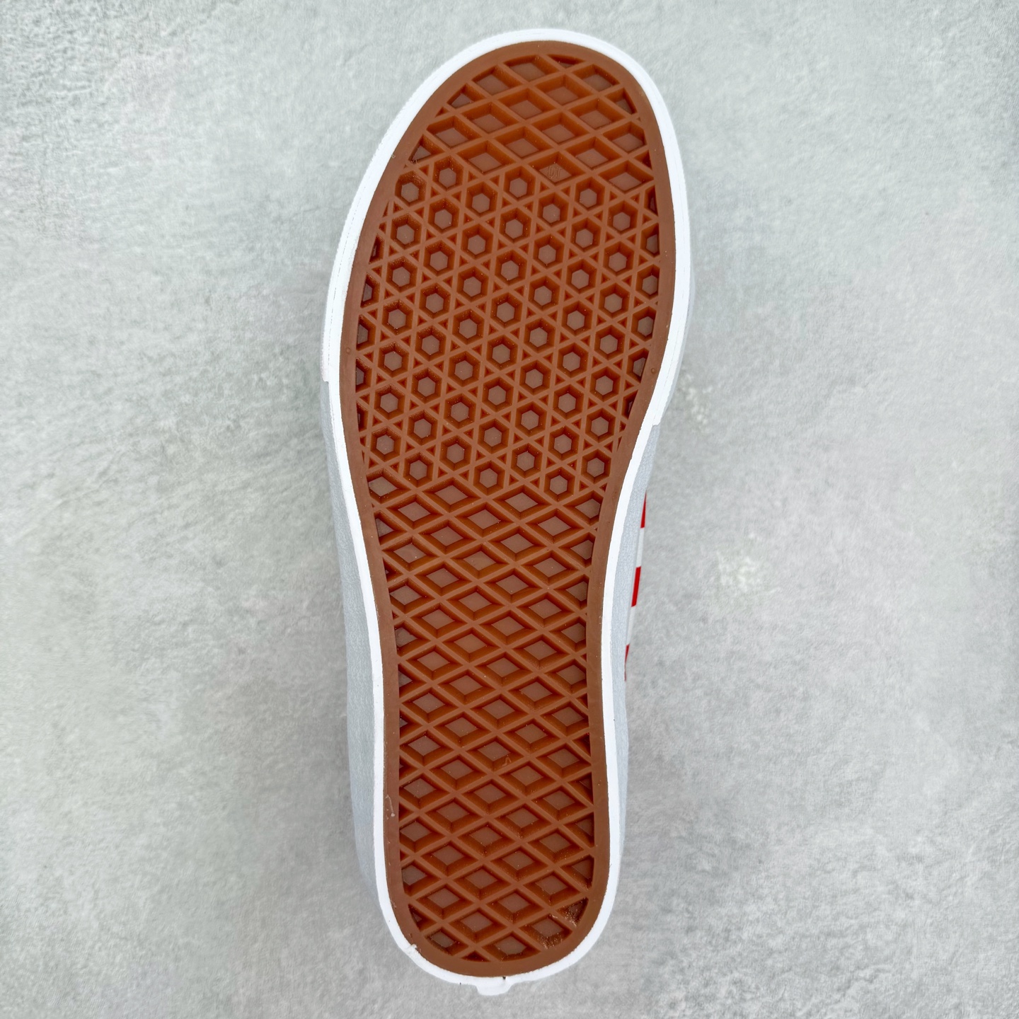 图片[9]-Vans Sk8-Mid 红白棋盘中帮 采用经典Sk8-Mid鞋型 金扣字母鞋带点缀增加复古属性 整体在鞋型和贴合度方面重塑鞋款 尺码：35 36 36.5 37 38 38.5 39 40 40.5 41 42 42.5 43 44-选品中心