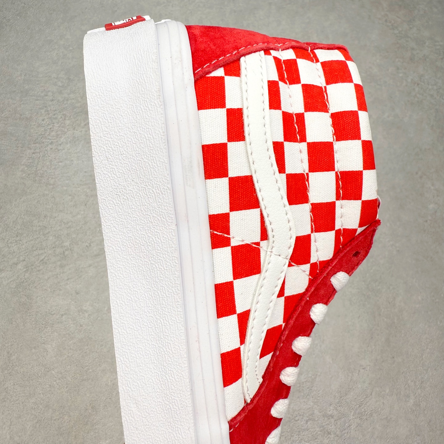 图片[6]-Vans Sk8-Mid 红白棋盘中帮 采用经典Sk8-Mid鞋型 金扣字母鞋带点缀增加复古属性 整体在鞋型和贴合度方面重塑鞋款 尺码：35 36 36.5 37 38 38.5 39 40 40.5 41 42 42.5 43 44-选品中心