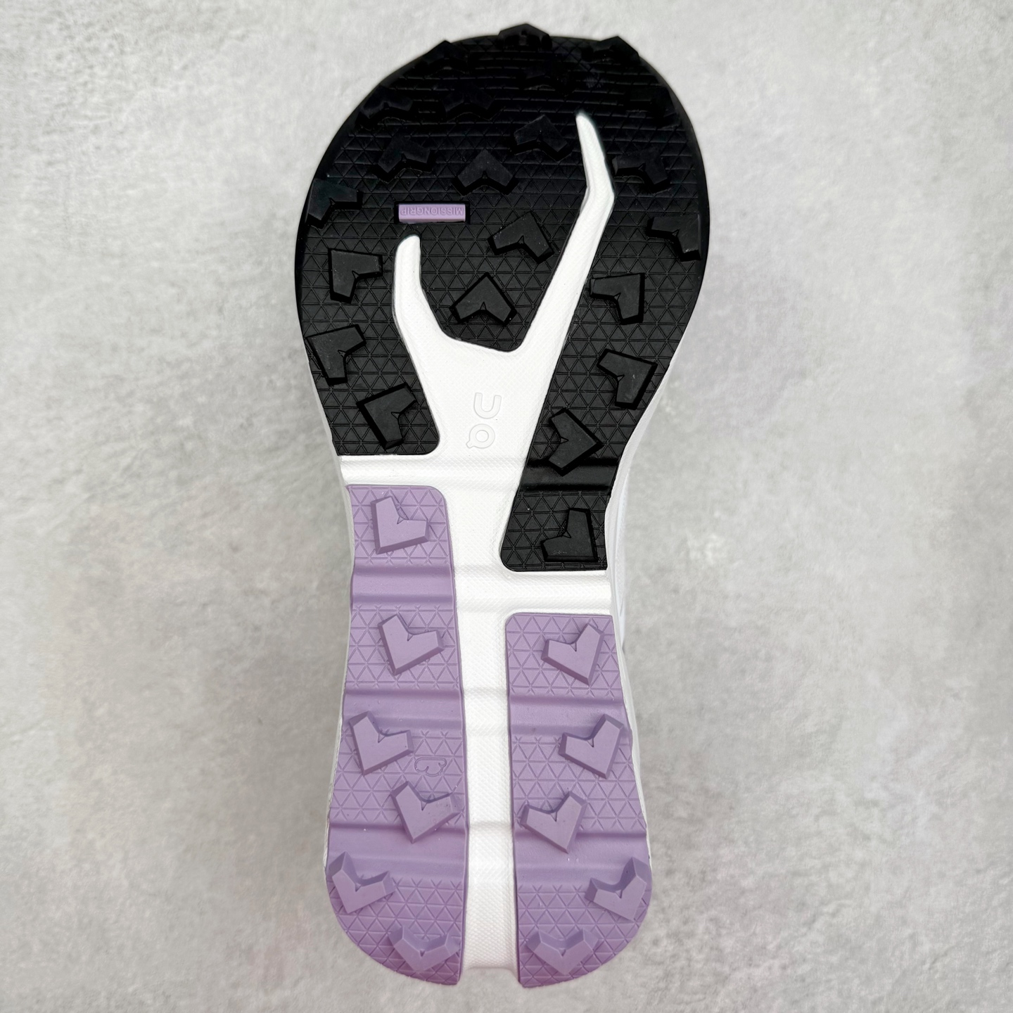 图片[9]-On昂跑 Cloudvista 2 舒适轻盈防滑透气回弹 低帮 越野跑步鞋 此运动品牌 开创于2010年 缓震着陆、强效回弹、轻柔质感的设计构思始终是ON研制关键 与此同时基于“为全球提供革新性的跑步感受”信念 陆续推出了多款跑鞋及其以专业运动人体跑步工程学为设计关键的功能性跑步服饰设备 让跑者不费力气地畅快畅跑 尺码：36 36.5 37.5 38 38.5 39 40 40.5 41 42 42.5 43 44 44.5 45-选品中心