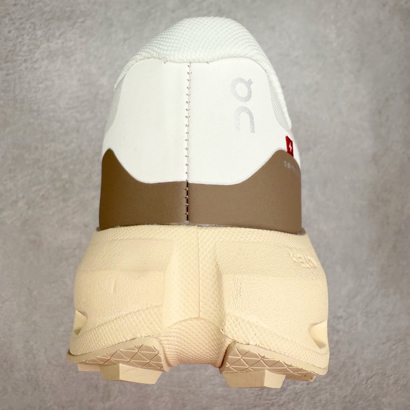 图片[8]-On昂跑 Cloudvista 2 舒适轻盈防滑透气回弹 低帮 越野跑步鞋 此运动品牌 开创于2010年 缓震着陆、强效回弹、轻柔质感的设计构思始终是ON研制关键 与此同时基于“为全球提供革新性的跑步感受”信念 陆续推出了多款跑鞋及其以专业运动人体跑步工程学为设计关键的功能性跑步服饰设备 让跑者不费力气地畅快畅跑 尺码：36 36.5 37.5 38 38.5 39 40 40.5 41 42 42.5 43 44 44.5 45-选品中心