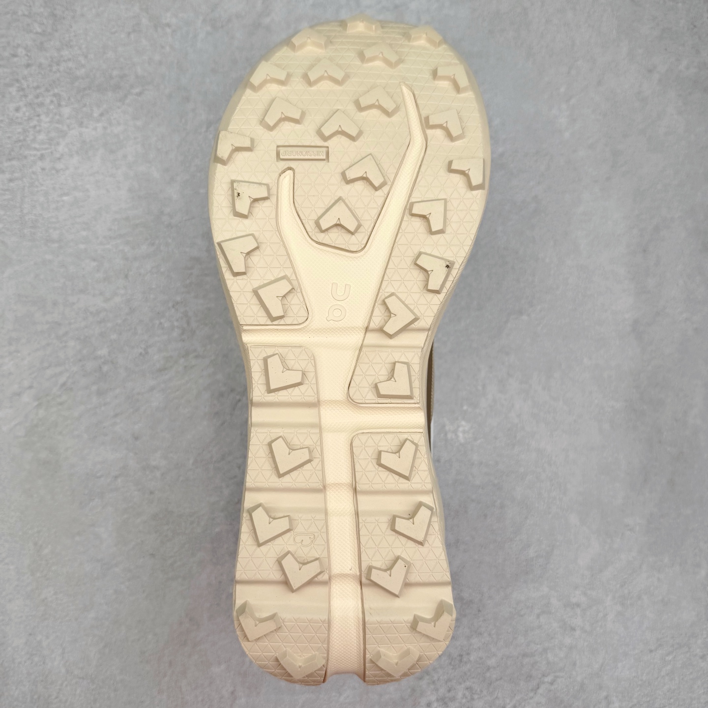 图片[9]-On昂跑 Cloudvista 2 舒适轻盈防滑透气回弹 低帮 越野跑步鞋 此运动品牌 开创于2010年 缓震着陆、强效回弹、轻柔质感的设计构思始终是ON研制关键 与此同时基于“为全球提供革新性的跑步感受”信念 陆续推出了多款跑鞋及其以专业运动人体跑步工程学为设计关键的功能性跑步服饰设备 让跑者不费力气地畅快畅跑 尺码：36 36.5 37.5 38 38.5 39 40 40.5 41 42 42.5 43 44 44.5 45-选品中心