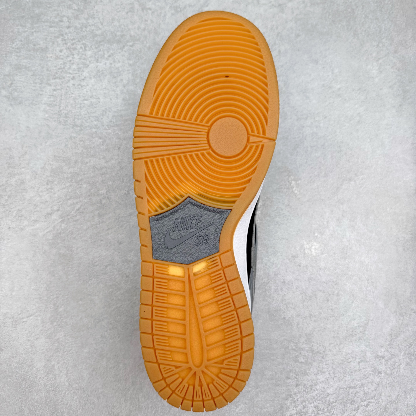 图片[9]-＃F版 NK SB Dunk Low HF3063-001 极限压缩利润空间 超乎所想的高性价比 用料绝不含糊 原盒原配 正确耐磨橡胶大底 超高清洁度 全鞋零毛边皮料切割 全套原楦原模倾力打造完美版型 尺码：36 36.5 37.5 38 38.5 39 40 40.5 41 42 42.5 43 44 44.5 45 46 47.5-选品中心