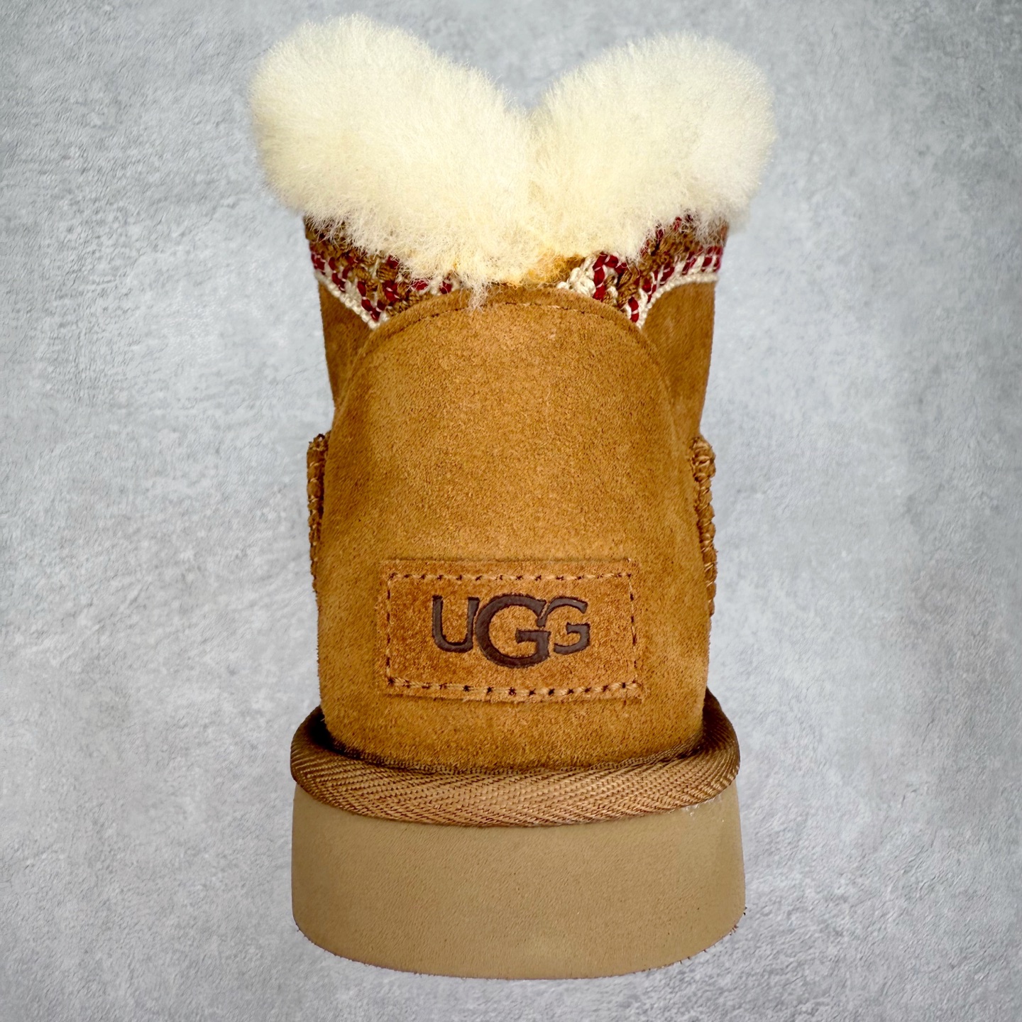 图片[8]-UGG 4496 经典秋冬羊皮毛一体雪地靴 隆丰A级澳洲进口羊皮毛一体 完全遵循ZP工艺流程 代工厂原厂版师 秉承无原鞋不开发选择 注重每一处细节 市面最正版型 TREADLITE\\\”轻翼\\\”科技外底 轻便/耐用/柔韧/桩型【售后郑重承诺】一个月内若出现重大脱胶/断底等质量问题 直接为您换新 翻毛皮鞋面 细腻亲肤再生聚酯纤维滚边 舒适易打理 保暖性佳 UGG plush™ 里衬和内底 茸软亲肤 舒适暖足 经典鞋型搭配轻盈厚底 稳稳拿捏秋冬出街时髦造型 Treadlite by UGG 轻翼大底 轻盈缓震 为双足减负 舒适轻便 助你轻松畅玩整天 尺码：35 36 37 38 39 40-选品中心