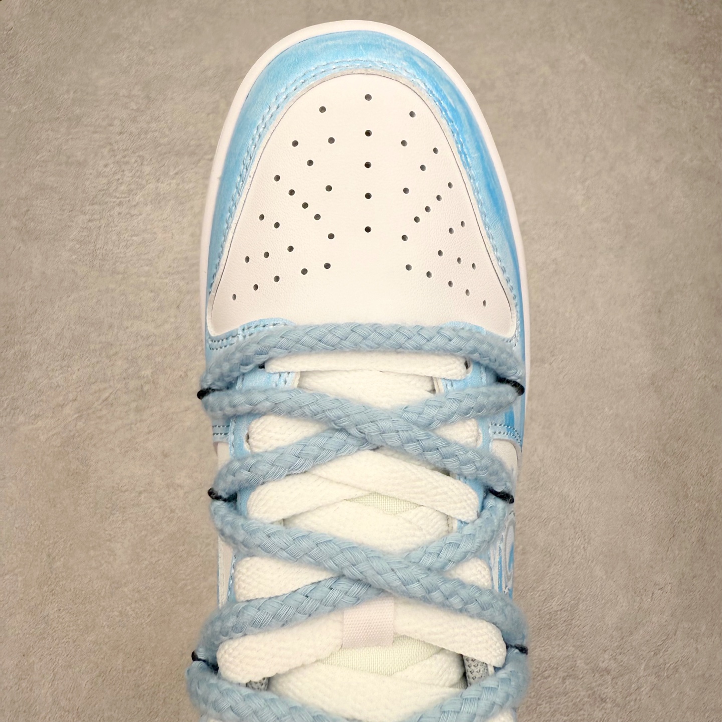 图片[4]-NK Dunk Low DD1391-100 定制系列天花板 无原鞋不开发 全系列得物原鞋一比一校对开发 配色持续更新中 终端对接 优势输出 全套原厂楦头原纸板数据档案倾力打造 原汁原味莞产 极致还原 圈内最强针车工艺 高端零售指定版 广东原厂配套原盒原标 鞋盒分三个尺码段 原厂冲刀 超高清洁度 全鞋零毛边皮料切割 采用原厂百宏鞋带以及原厂百宏织唛舌标 内标可供原厂几率过验 进口原装条纹中底布 四线拉帮白色点胶 原厂拉帮手法遵循公司 原厂电绣 极致还原 尺码：36 36.5 37.5 38 38.5 39 40 40.5 41 42 42.5 43 44 44.5 45 46-选品中心