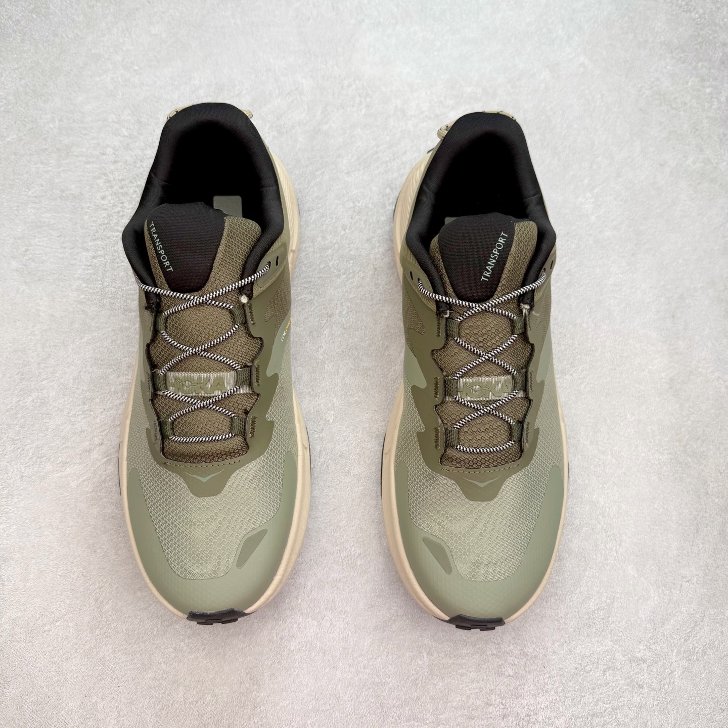 图片[2]-HOKA ONE ONE Transport GTX 圆头舒适防滑耐磨低帮徒步鞋 HOKA ONE ONE是来自美国的跑步鞋知名品牌，创立于2009年，始终致力于为所有跑者提供更新、更好的跑步装备。相比常规跑鞋，HOKA ONE ONE特别研发使用性能独特的几何形跑鞋中底，此种鞋底更厚、更高、回弹性也更好，除了卓越的缓冲性能，它还能內各种阶段的跑者带来更具动感、更加稳定的跑步体验。HOKAONE ONE从设计之初就清楚意识到，要保证跑者步幅的均匀一致，双脚自然而然的运动至关重要。尺码：36 36.5 37.5 38 38.5 39 40 40.5 41 42 42.5 43 44 44.5 45-选品中心