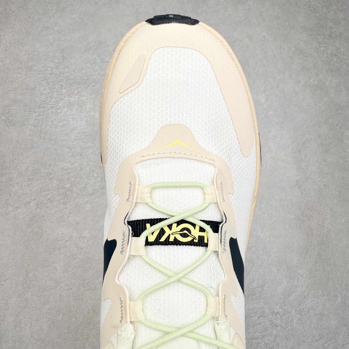 图片[4]-HOKA ONE ONE Transport GTX 圆头舒适防滑耐磨低帮徒步鞋 HOKA ONE ONE是来自美国的跑步鞋知名品牌，创立于2009年，始终致力于为所有跑者提供更新、更好的跑步装备。相比常规跑鞋，HOKA ONE ONE特别研发使用性能独特的几何形跑鞋中底，此种鞋底更厚、更高、回弹性也更好，除了卓越的缓冲性能，它还能內各种阶段的跑者带来更具动感、更加稳定的跑步体验。HOKAONE ONE从设计之初就清楚意识到，要保证跑者步幅的均匀一致，双脚自然而然的运动至关重要。尺码：36 36.5 37.5 38 38.5 39 40 40.5 41 42 42.5 43 44 44.5 45-选品中心