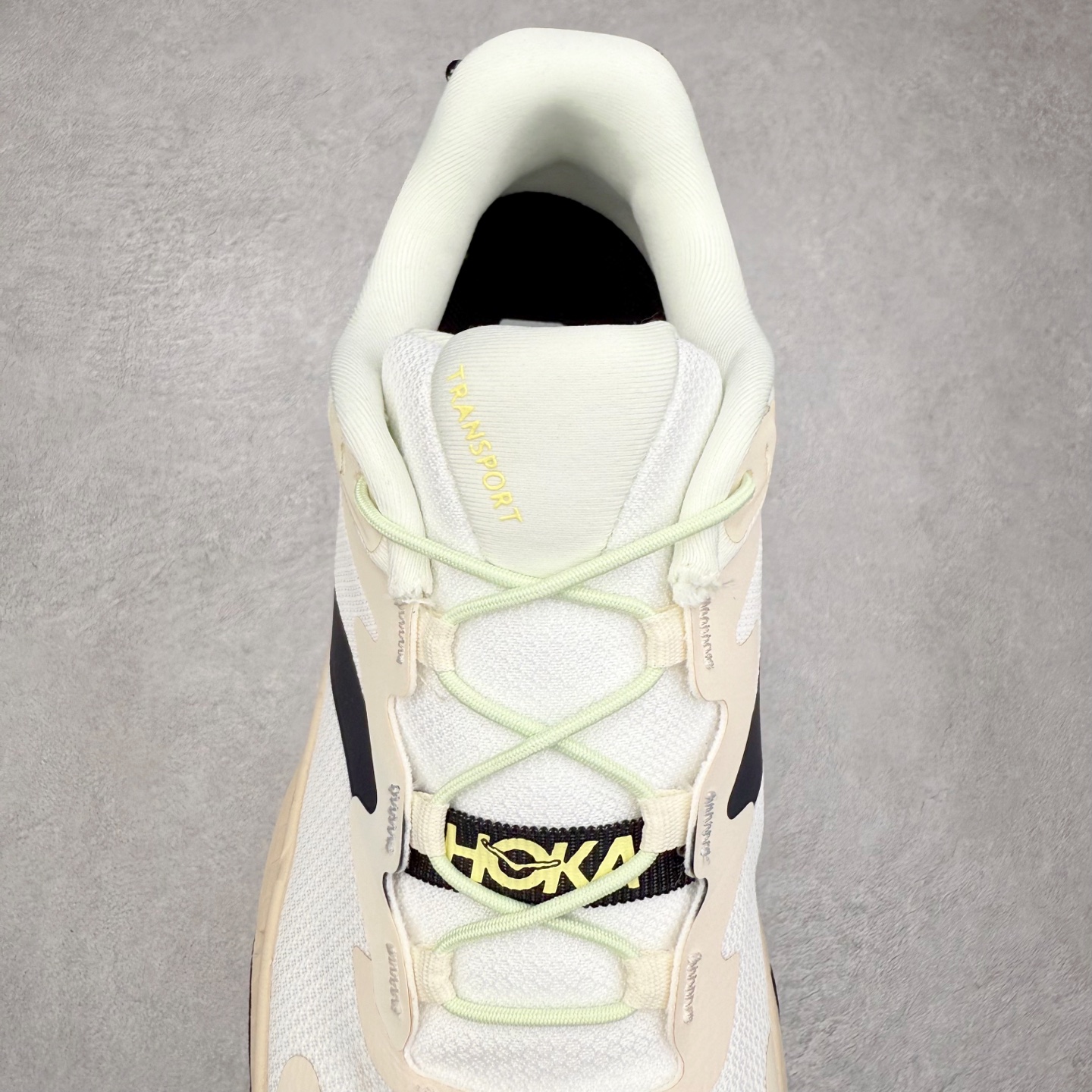 图片[5]-HOKA ONE ONE Transport GTX 圆头舒适防滑耐磨低帮徒步鞋 HOKA ONE ONE是来自美国的跑步鞋知名品牌，创立于2009年，始终致力于为所有跑者提供更新、更好的跑步装备。相比常规跑鞋，HOKA ONE ONE特别研发使用性能独特的几何形跑鞋中底，此种鞋底更厚、更高、回弹性也更好，除了卓越的缓冲性能，它还能內各种阶段的跑者带来更具动感、更加稳定的跑步体验。HOKAONE ONE从设计之初就清楚意识到，要保证跑者步幅的均匀一致，双脚自然而然的运动至关重要。尺码：36 36.5 37.5 38 38.5 39 40 40.5 41 42 42.5 43 44 44.5 45-选品中心