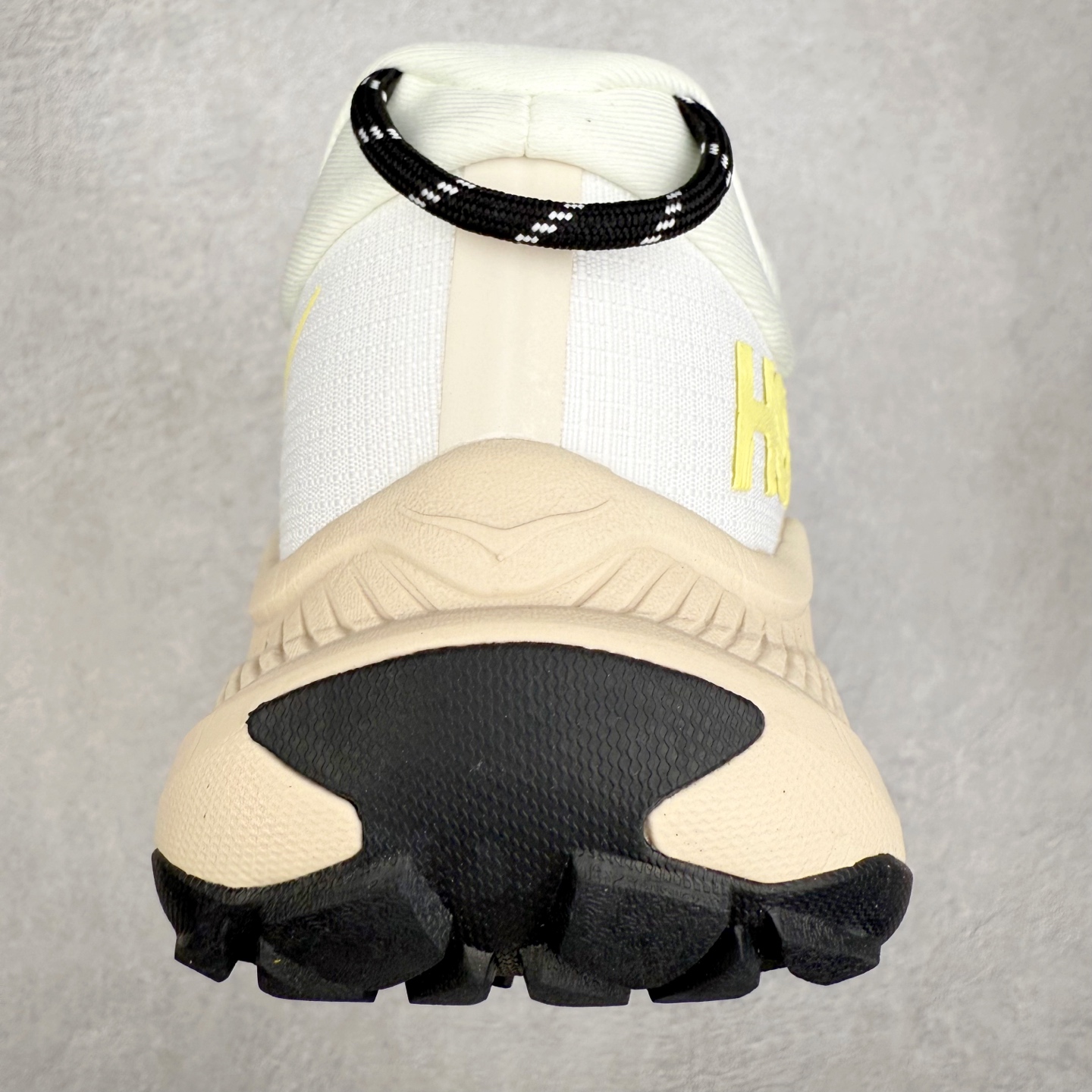 图片[8]-HOKA ONE ONE Transport GTX 圆头舒适防滑耐磨低帮徒步鞋 HOKA ONE ONE是来自美国的跑步鞋知名品牌，创立于2009年，始终致力于为所有跑者提供更新、更好的跑步装备。相比常规跑鞋，HOKA ONE ONE特别研发使用性能独特的几何形跑鞋中底，此种鞋底更厚、更高、回弹性也更好，除了卓越的缓冲性能，它还能內各种阶段的跑者带来更具动感、更加稳定的跑步体验。HOKAONE ONE从设计之初就清楚意识到，要保证跑者步幅的均匀一致，双脚自然而然的运动至关重要。尺码：36 36.5 37.5 38 38.5 39 40 40.5 41 42 42.5 43 44 44.5 45-选品中心