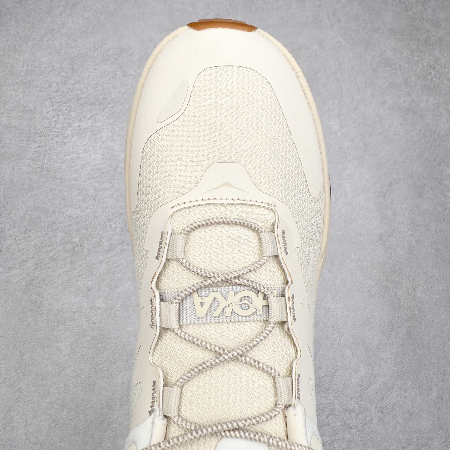 图片[4]-HOKA ONE ONE Transport GTX 圆头舒适防滑耐磨低帮徒步鞋 HOKA ONE ONE是来自美国的跑步鞋知名品牌，创立于2009年，始终致力于为所有跑者提供更新、更好的跑步装备。相比常规跑鞋，HOKA ONE ONE特别研发使用性能独特的几何形跑鞋中底，此种鞋底更厚、更高、回弹性也更好，除了卓越的缓冲性能，它还能內各种阶段的跑者带来更具动感、更加稳定的跑步体验。HOKAONE ONE从设计之初就清楚意识到，要保证跑者步幅的均匀一致，双脚自然而然的运动至关重要。尺码：36 36.5 37.5 38 38.5 39 40 40.5 41 42 42.5 43 44 44.5 45-选品中心