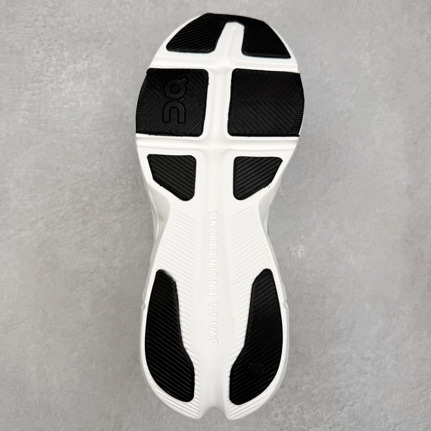 图片[9]-On昂跑 Cloudtilt X 4 系带减震耐磨低帮生活休闲鞋 此运动品牌 开创于2010年 缓震着陆、强效回弹、轻柔质感的设计构思始终是ON研制关键 与此同时基于“为全球提供革新性的跑步感受”信念 陆续推出了多款跑鞋及其以专业运动人体跑步工程学为设计关键的功能性跑步服饰设备 让跑者不费力气地畅快畅跑 尺码：36 36.5 37.5 38 38.5 39 40 40.5 41 42 42.5 43 44 44.5 45-选品中心