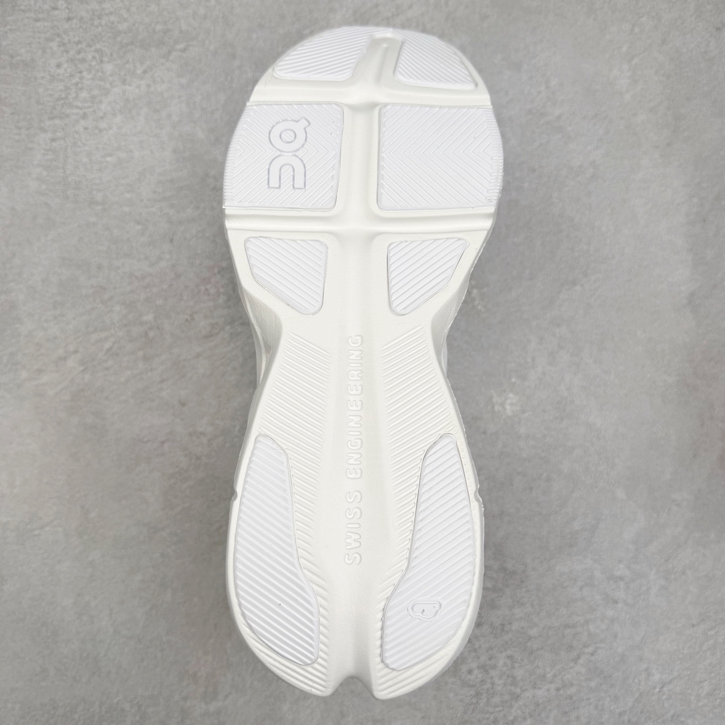 图片[9]-On昂跑 Cloudtilt X 4 系带减震耐磨低帮生活休闲鞋 此运动品牌 开创于2010年 缓震着陆、强效回弹、轻柔质感的设计构思始终是ON研制关键 与此同时基于“为全球提供革新性的跑步感受”信念 陆续推出了多款跑鞋及其以专业运动人体跑步工程学为设计关键的功能性跑步服饰设备 让跑者不费力气地畅快畅跑 尺码：36 36.5 37.5 38 38.5 39 40 40.5 41 42 42.5 43 44 44.5 45-选品中心