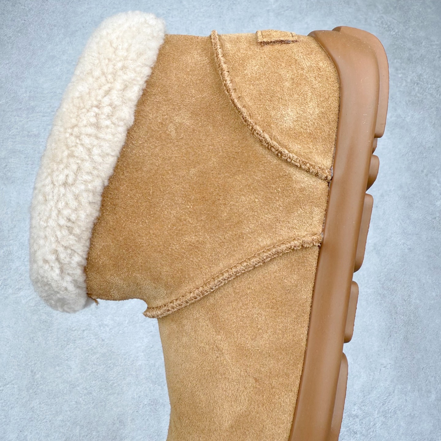 图片[7]-＃SP原厂 UGG 1656 小土豆女神款秋冬羊皮毛一体雪地靴 全鞋采用ZP同厂 隆丰A级澳洲进口羊皮毛一体 品牌代工厂生产线 完全遵循ZP工艺流程 代工厂原厂版师 秉承无原鞋不开发选择 注重每一处细节 市面最正版型 TREADLITE\\\”轻翼\\\”科技外底 轻便/耐用/柔韧/桩型【售后郑重承诺】一个月内若出现重大脱胶/断底等质量问题 直接为您换新！尺码：35 36 37 38 39 40-选品中心