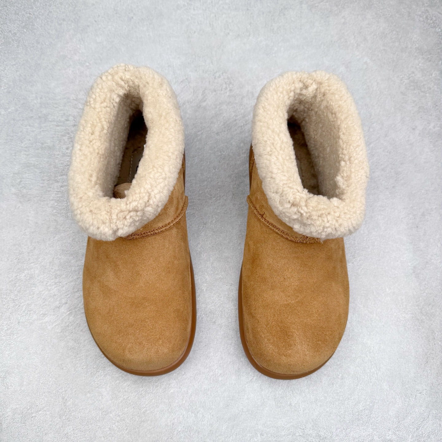 图片[2]-＃SP原厂 UGG 1656 小土豆女神款秋冬羊皮毛一体雪地靴 全鞋采用ZP同厂 隆丰A级澳洲进口羊皮毛一体 品牌代工厂生产线 完全遵循ZP工艺流程 代工厂原厂版师 秉承无原鞋不开发选择 注重每一处细节 市面最正版型 TREADLITE\\\”轻翼\\\”科技外底 轻便/耐用/柔韧/桩型【售后郑重承诺】一个月内若出现重大脱胶/断底等质量问题 直接为您换新！尺码：35 36 37 38 39 40-选品中心