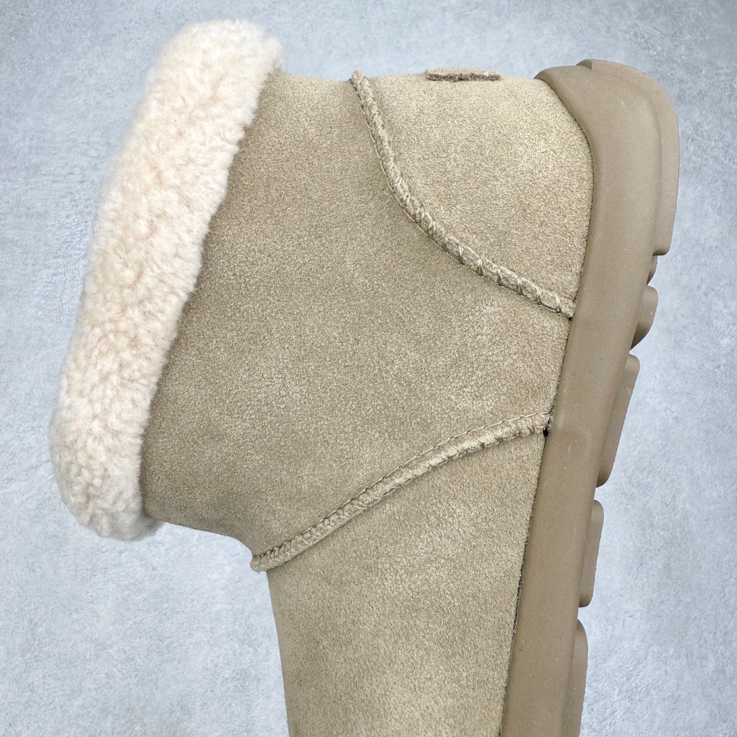 图片[7]-＃SP原厂 UGG 1656 小土豆女神款秋冬羊皮毛一体雪地靴 全鞋采用ZP同厂 隆丰A级澳洲进口羊皮毛一体 品牌代工厂生产线 完全遵循ZP工艺流程 代工厂原厂版师 秉承无原鞋不开发选择 注重每一处细节 市面最正版型 TREADLITE\\\”轻翼\\\”科技外底 轻便/耐用/柔韧/桩型【售后郑重承诺】一个月内若出现重大脱胶/断底等质量问题 直接为您换新！尺码：35 36 37 38 39 40-选品中心
