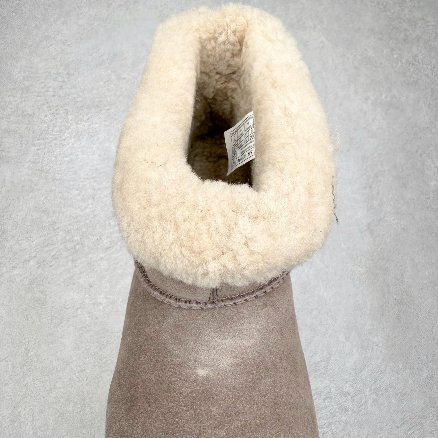 图片[5]-＃SP原厂 UGG 1656 小土豆女神款秋冬羊皮毛一体雪地靴 全鞋采用ZP同厂 隆丰A级澳洲进口羊皮毛一体 品牌代工厂生产线 完全遵循ZP工艺流程 代工厂原厂版师 秉承无原鞋不开发选择 注重每一处细节 市面最正版型 TREADLITE\\\”轻翼\\\”科技外底 轻便/耐用/柔韧/桩型【售后郑重承诺】一个月内若出现重大脱胶/断底等质量问题 直接为您换新！尺码：35 36 37 38 39 40-选品中心