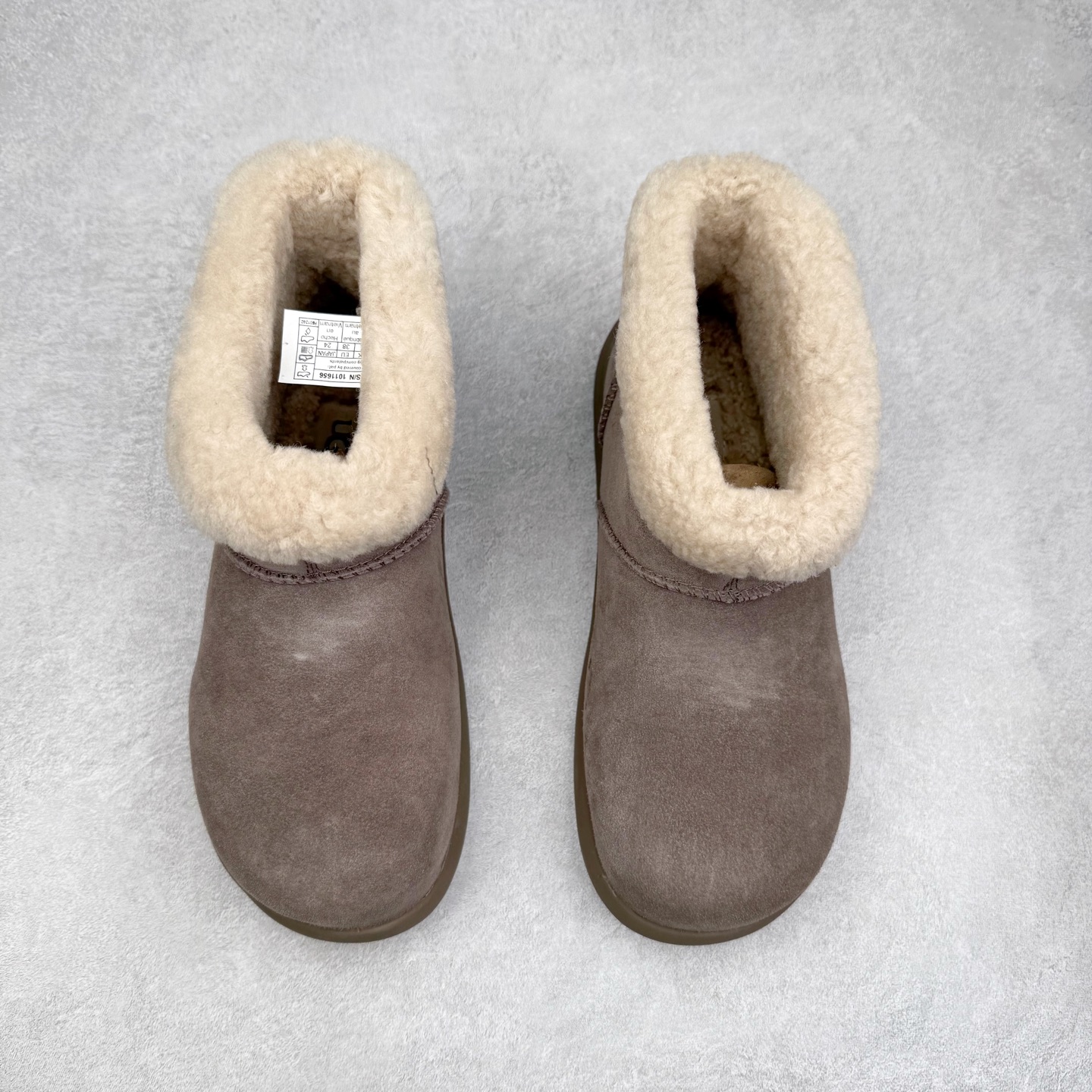 图片[2]-＃SP原厂 UGG 1656 小土豆女神款秋冬羊皮毛一体雪地靴 全鞋采用ZP同厂 隆丰A级澳洲进口羊皮毛一体 品牌代工厂生产线 完全遵循ZP工艺流程 代工厂原厂版师 秉承无原鞋不开发选择 注重每一处细节 市面最正版型 TREADLITE\\\”轻翼\\\”科技外底 轻便/耐用/柔韧/桩型【售后郑重承诺】一个月内若出现重大脱胶/断底等质量问题 直接为您换新！尺码：35 36 37 38 39 40-选品中心